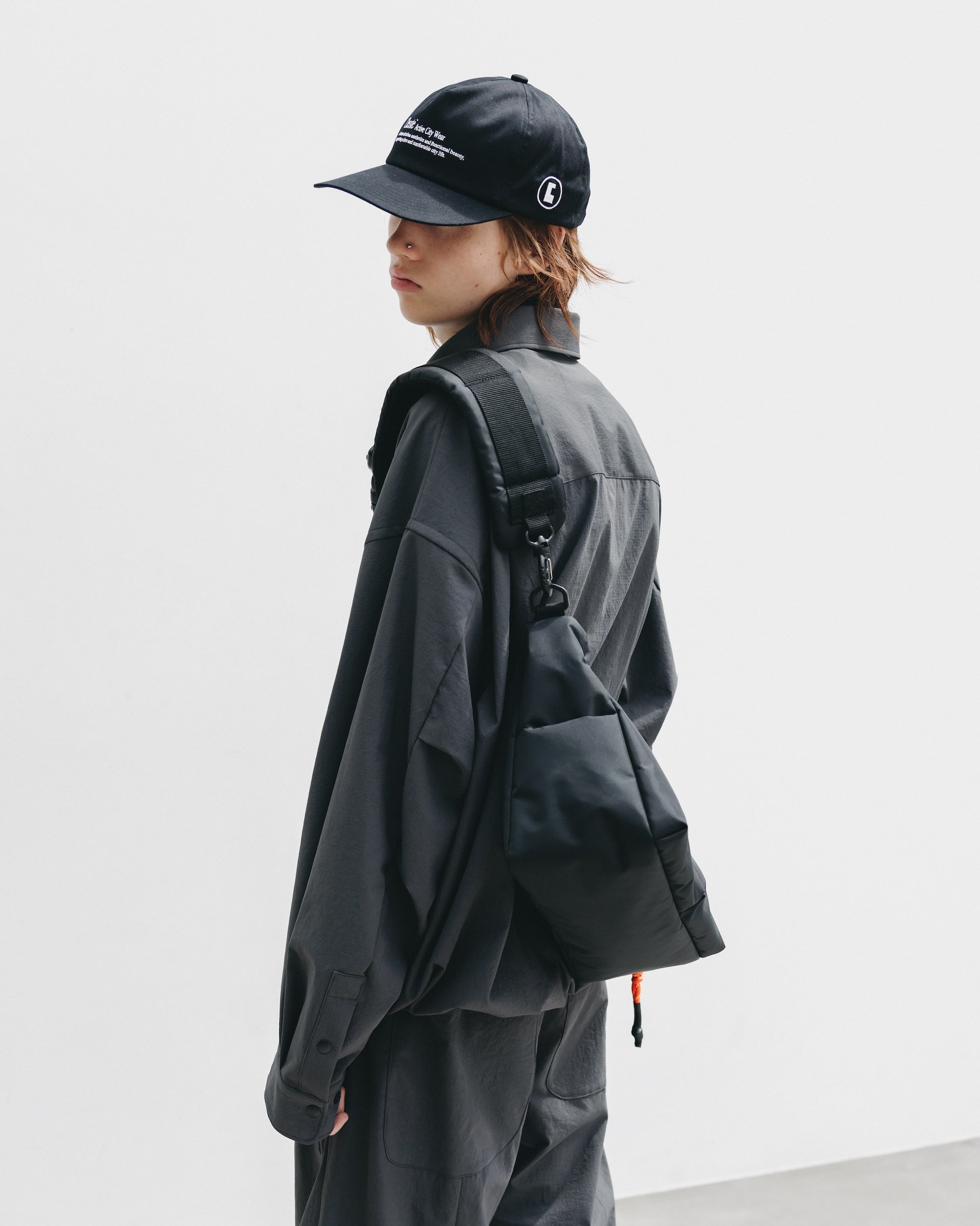 5.13 WED 20:00- IN STOCK】MULTI POCKET HOLIDAY BAG