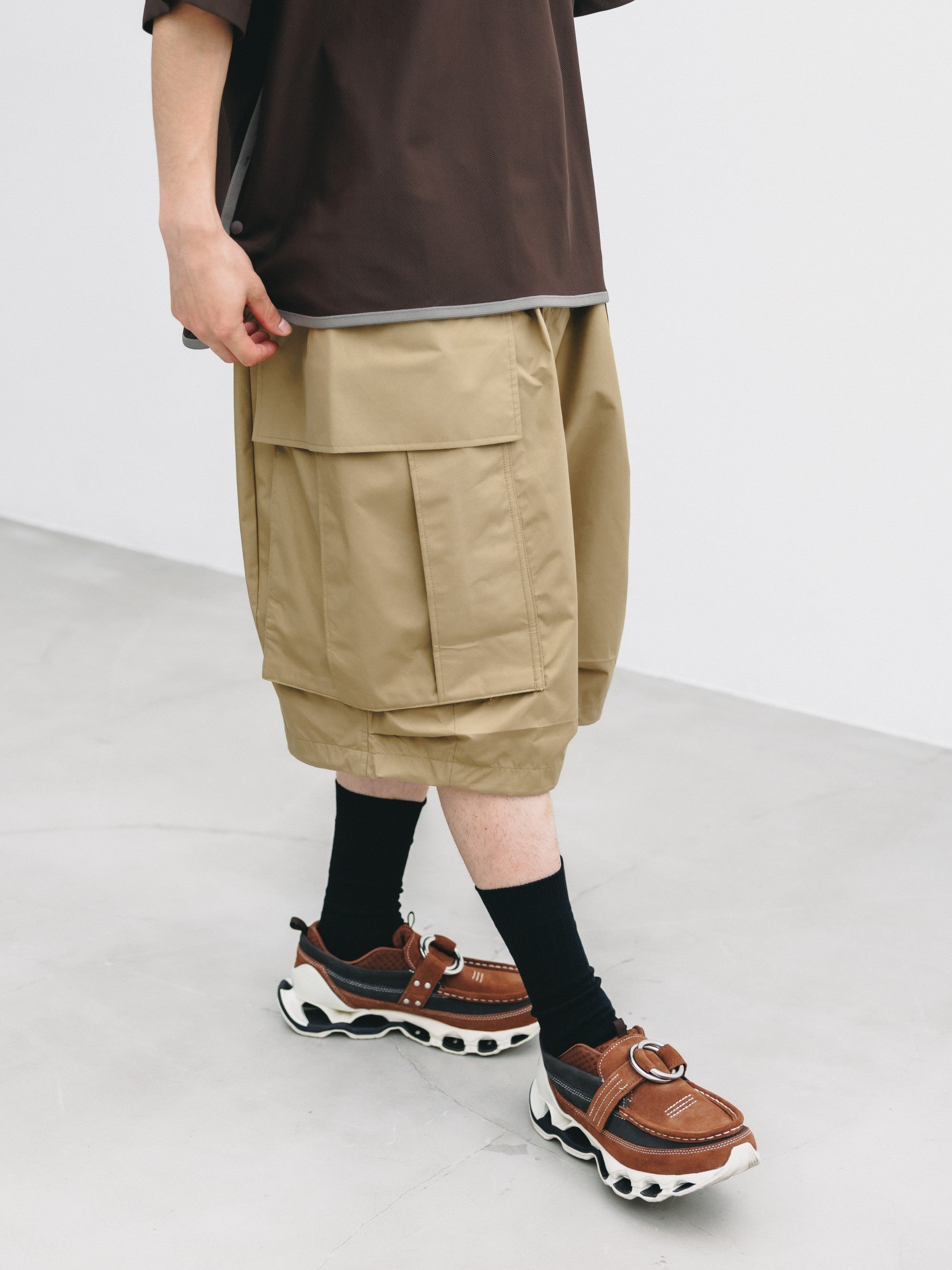 【7.18 SAT 20:00- IN STOCK】+PHENIX WINDSTOPPER® BY GORE-TEX LABS CITY MEGA POCKET BALLOON CARGO HALF PANTS (CAMEL BEIGE)