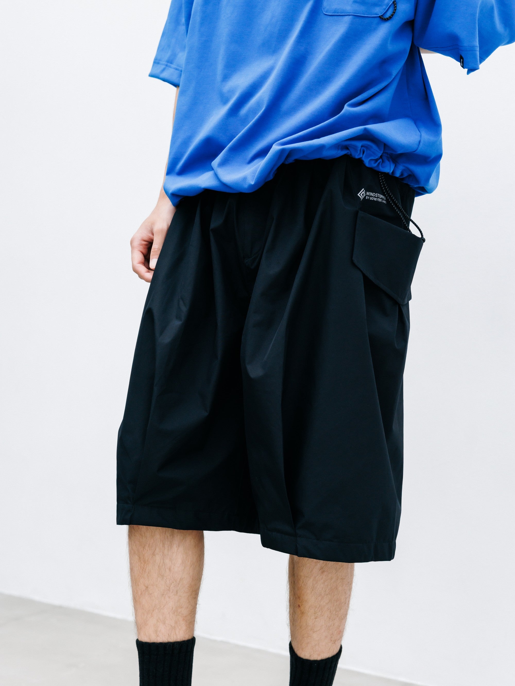 【8.12 WED 20:00- IN STOCK】+phenix WINDSTOPPER® by GORE-TEX LABS CITY FLAP WIDE BALLOON HALF PANTS (BLACK)