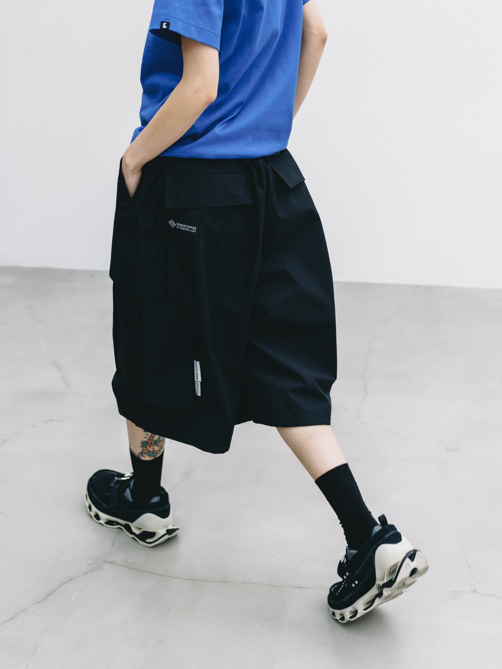 【7.18 SAT 20:00- IN STOCK】+phenix WINDSTOPPER® by GORE-TEX LABS CITY MEGA POCKET BALLOON CARGO HALF PANTS(BLACK)