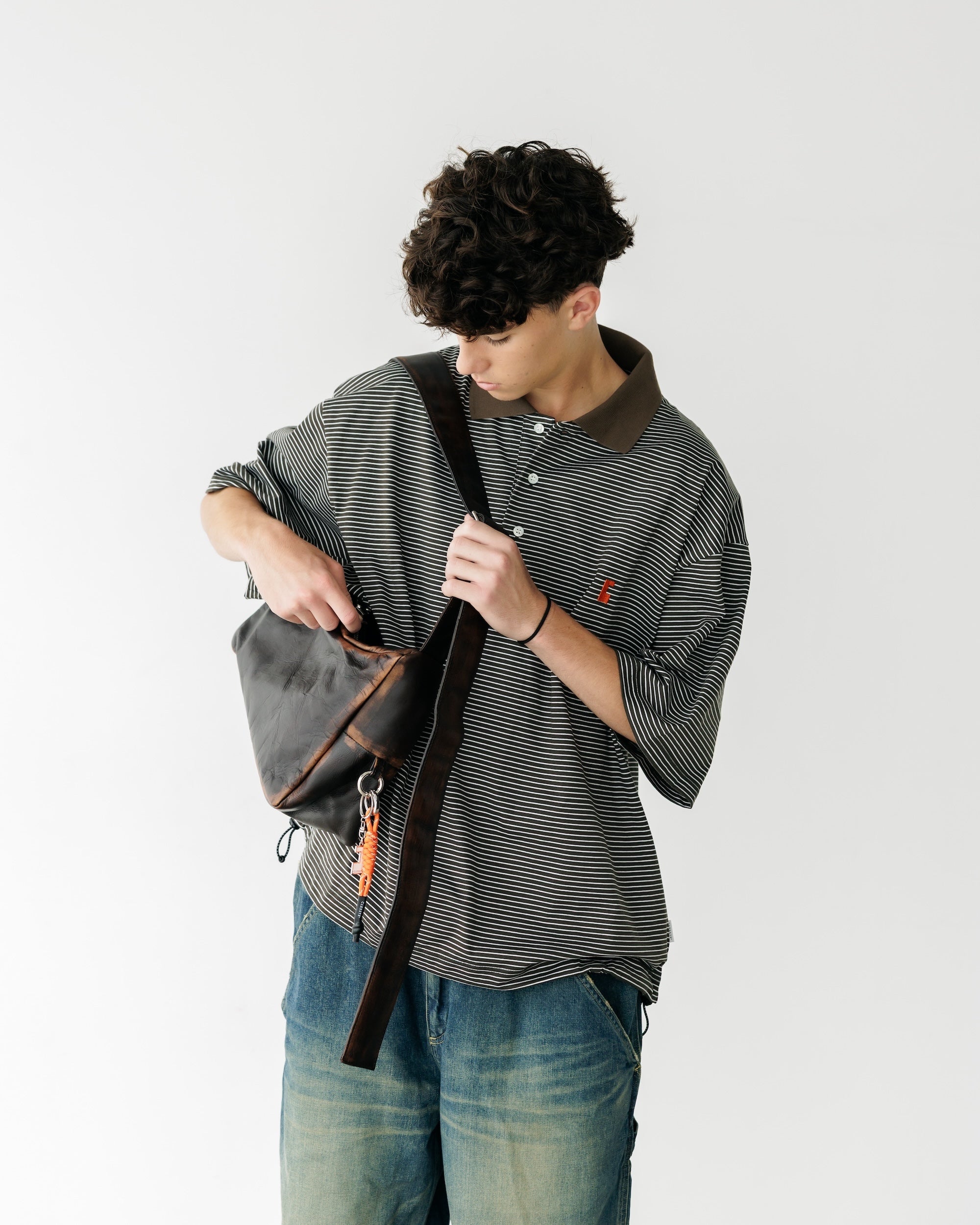 EMBROIDERY LOGO STRIPED S/S POLO WITH DRAWSTRINGS (BROWN×WHITE)
