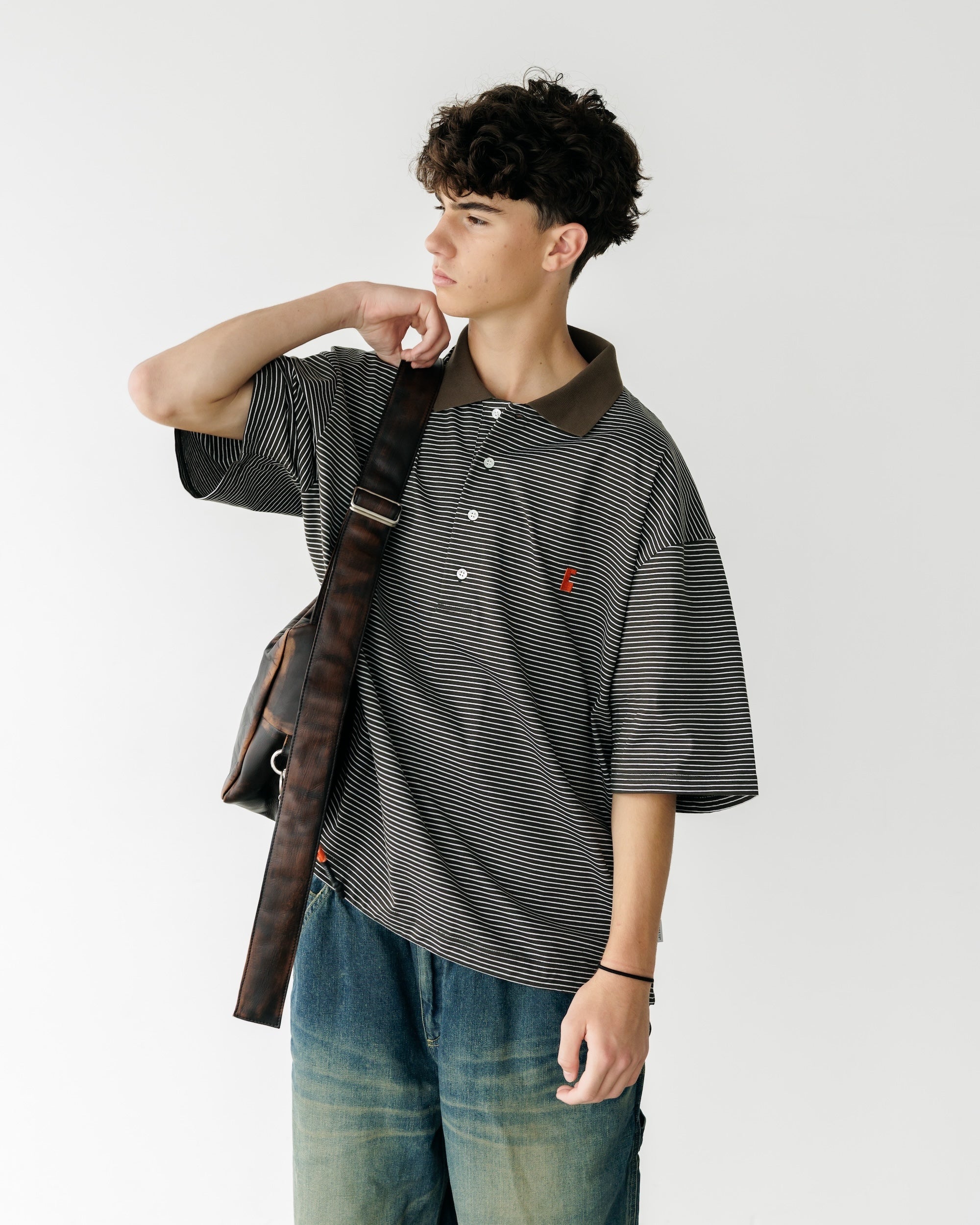 EMBROIDERY LOGO STRIPED S/S POLO WITH DRAWSTRINGS (BROWN×WHITE)