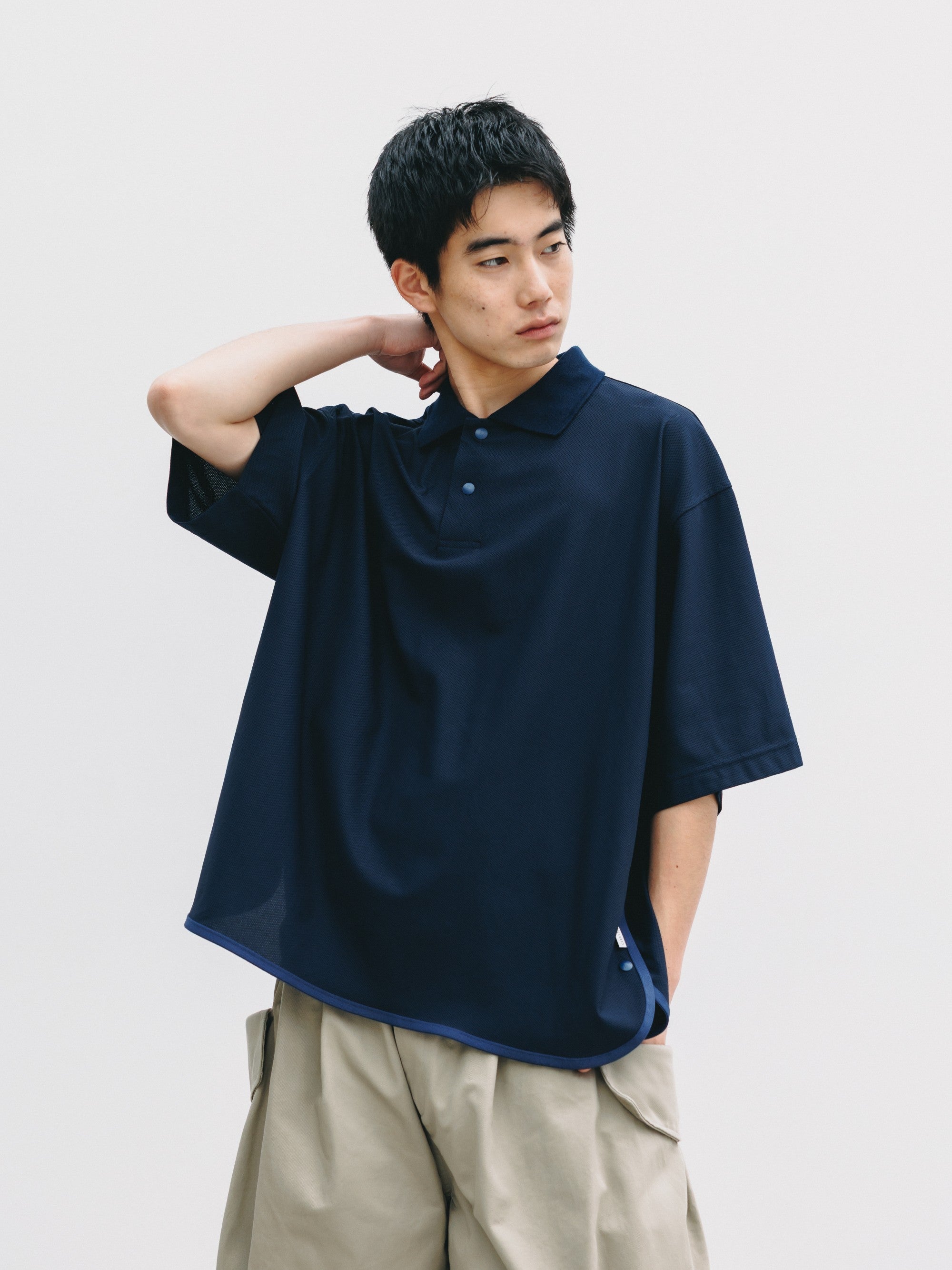 【6.24 WED 20:00- IN STOCK】TECH TEXTURED CITY S/S POLO (NAVY)