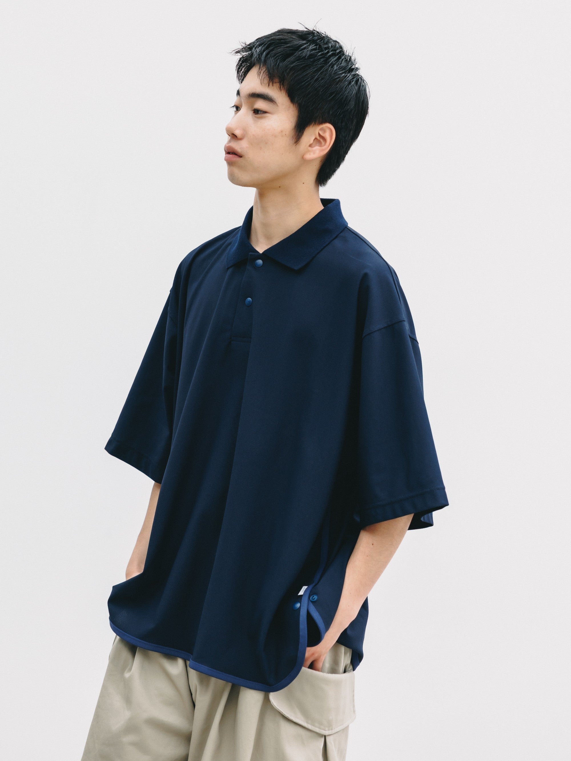 【6.24 WED 20:00- IN STOCK】TECH TEXTURED CITY S/S POLO (NAVY)