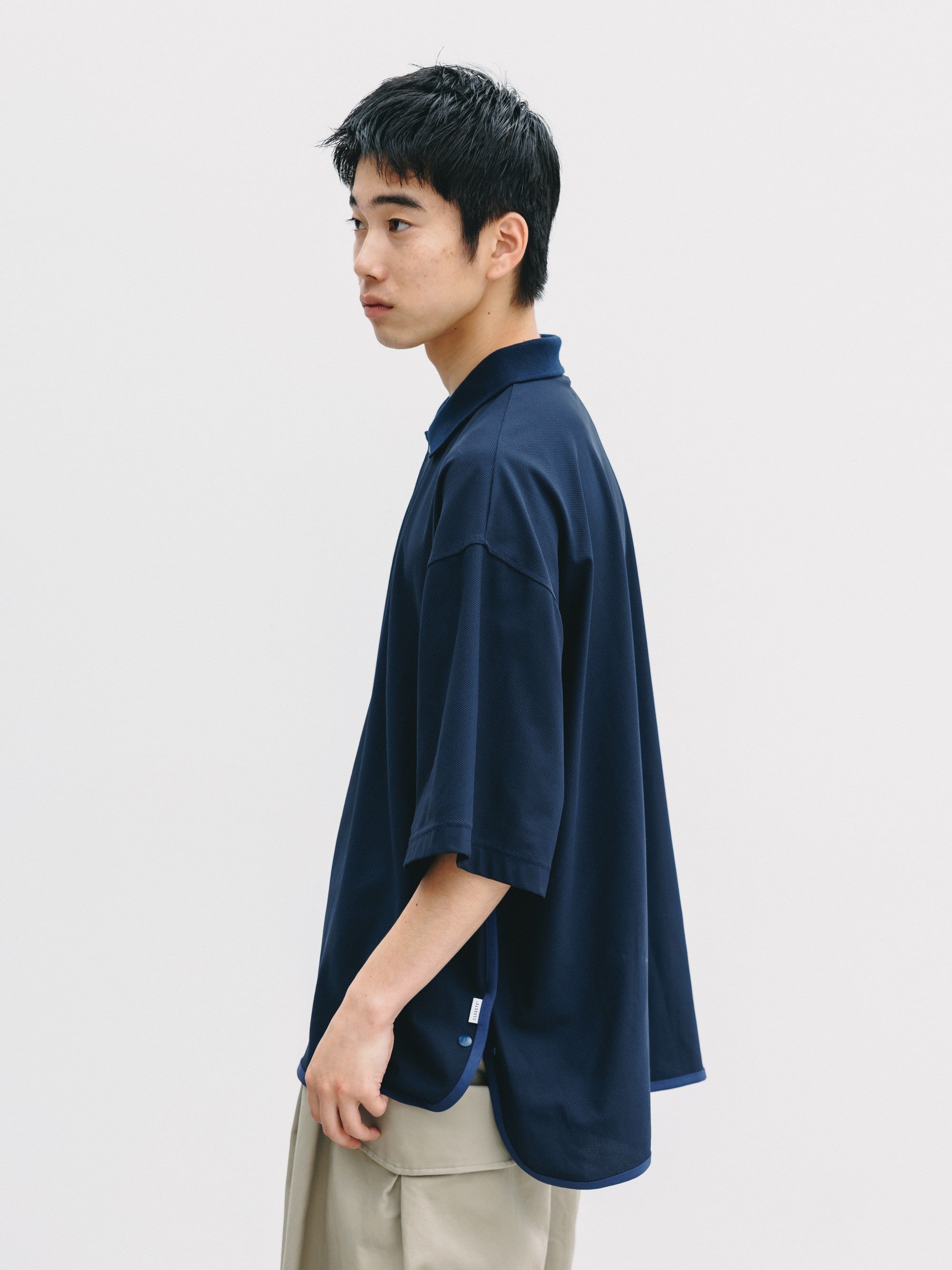 【6.24 WED 20:00- IN STOCK】TECH TEXTURED CITY S/S POLO (NAVY)