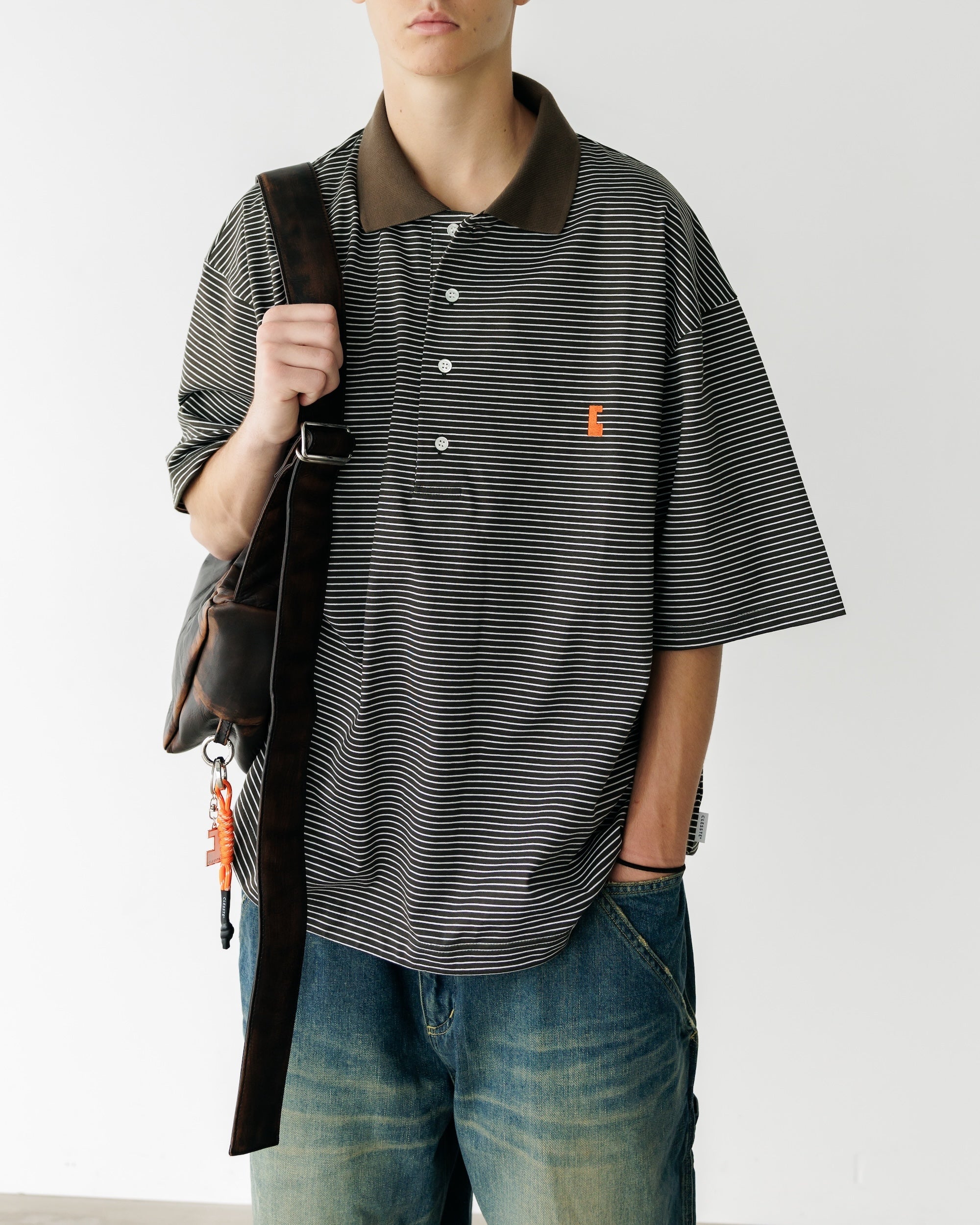 EMBROIDERY LOGO STRIPED S/S POLO WITH DRAWSTRINGS (BROWN×WHITE)
