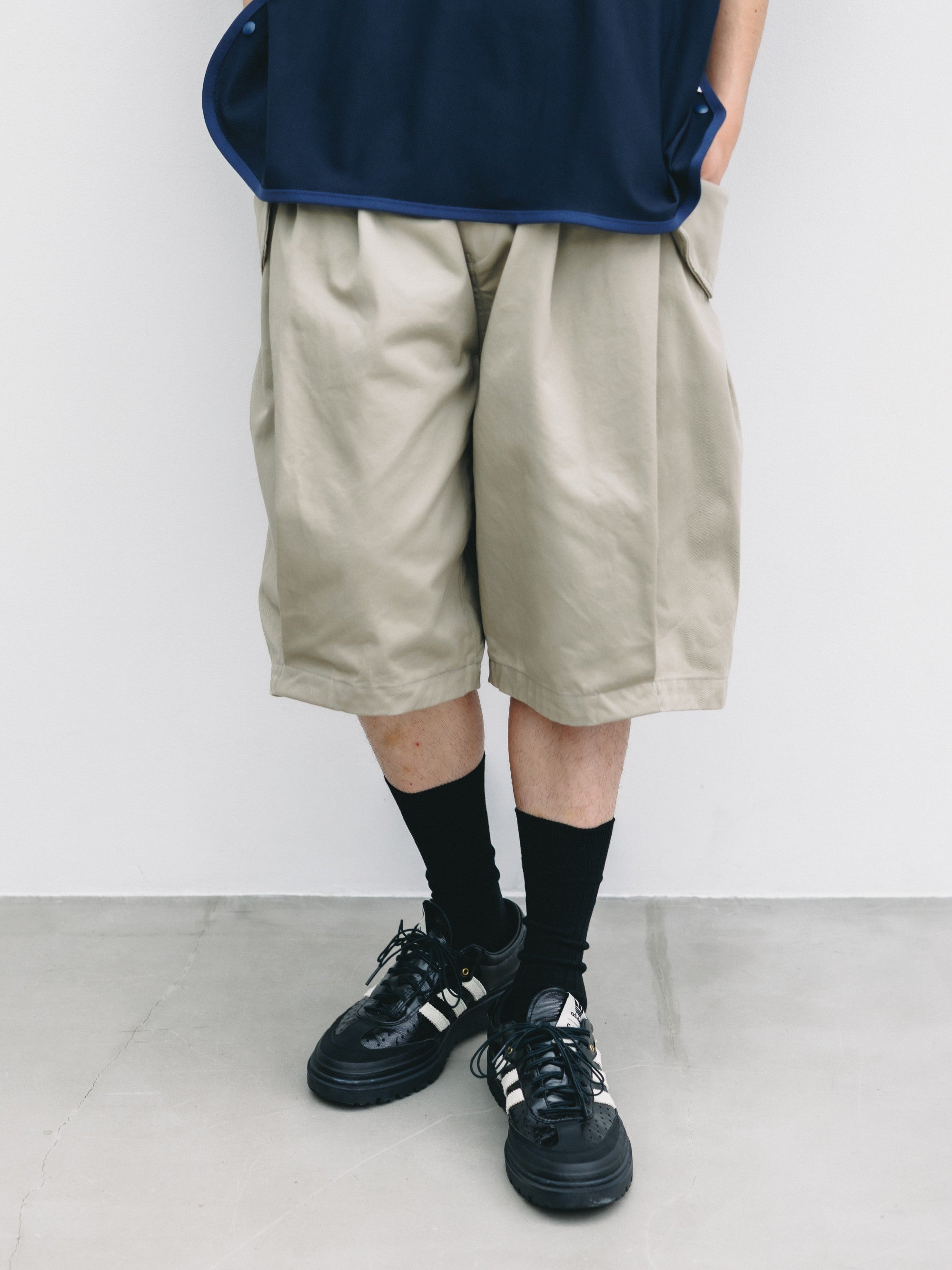 FLAP WIDE BALLOON HALF PANTS (GREIGE)