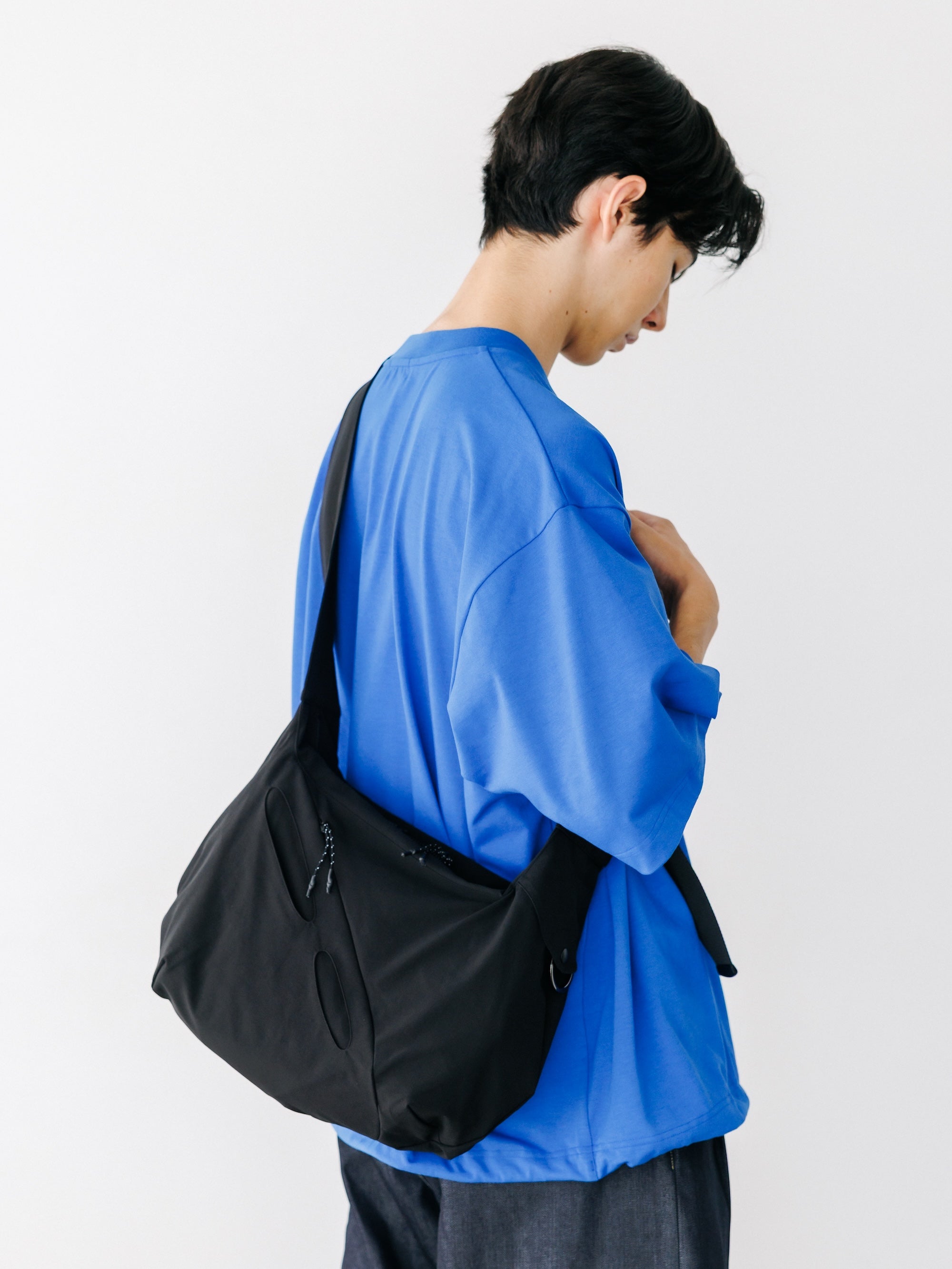 【8.26 WED 20:00- IN STOCK】 SOFT SHELL FUTURE BAG (BLACK)