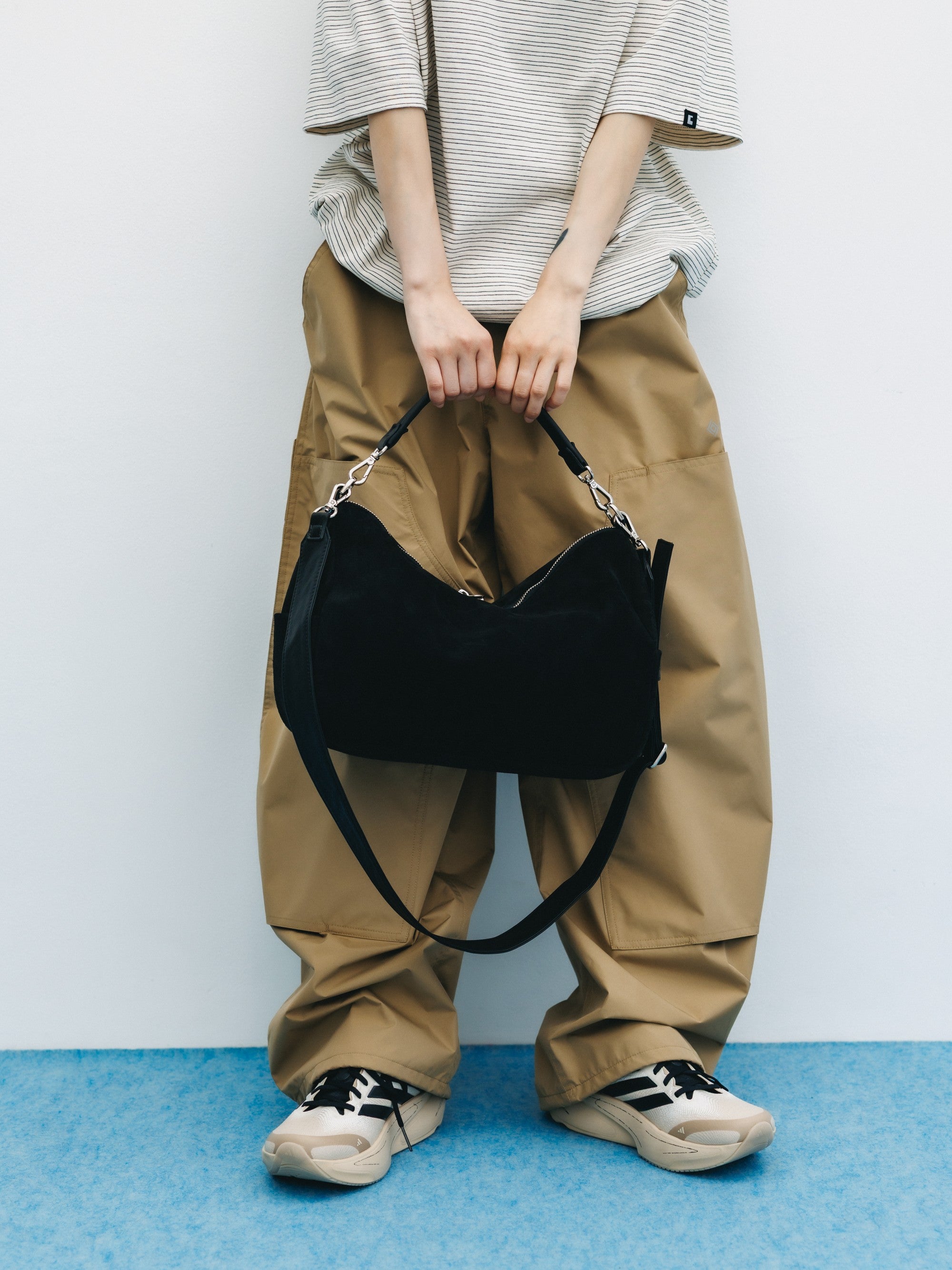 SUEDE DAYOFF BAG (BLACK)