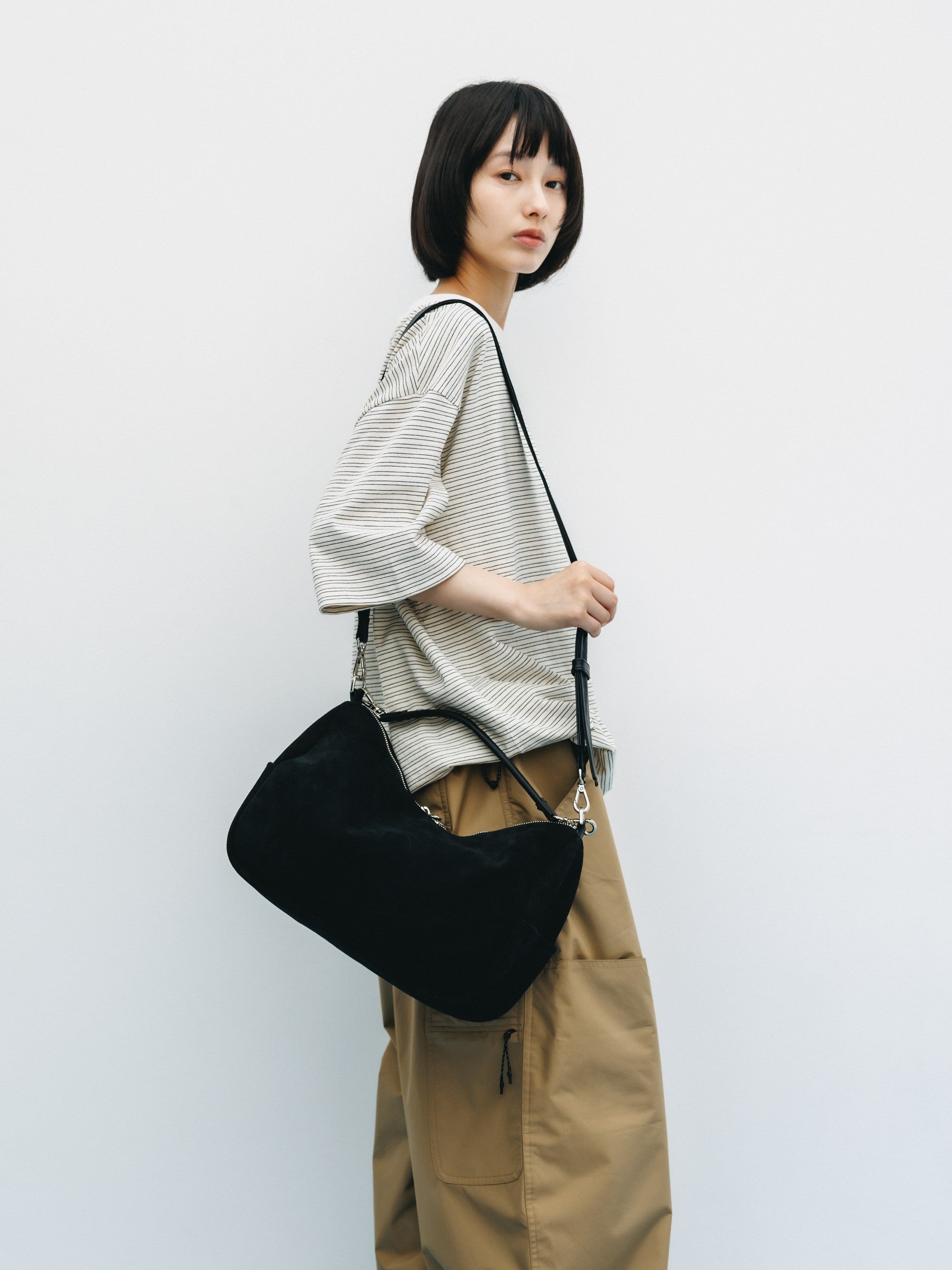 SUEDE DAYOFF BAG (BLACK)