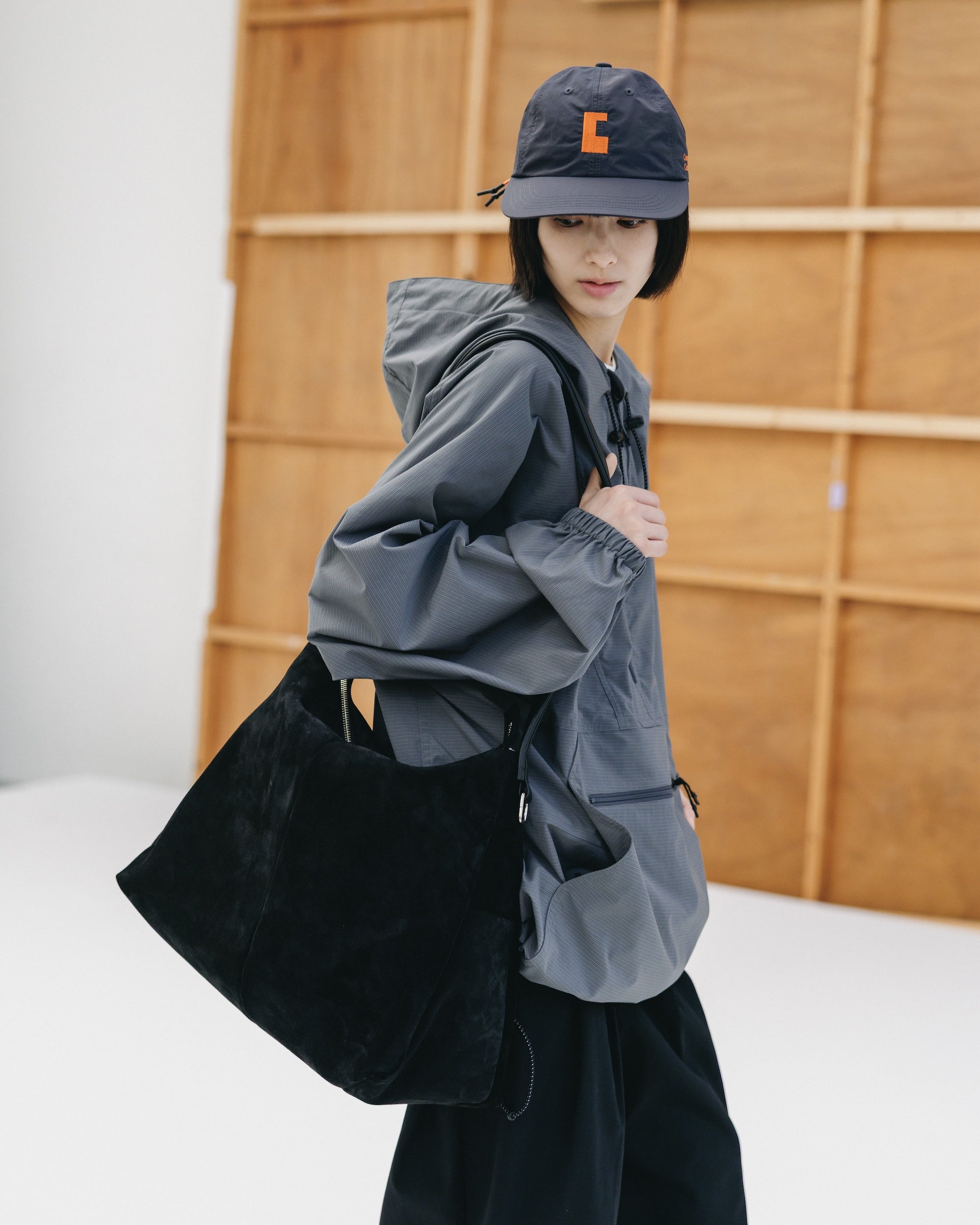 SUEDE NOMAD BAG (BLACK)