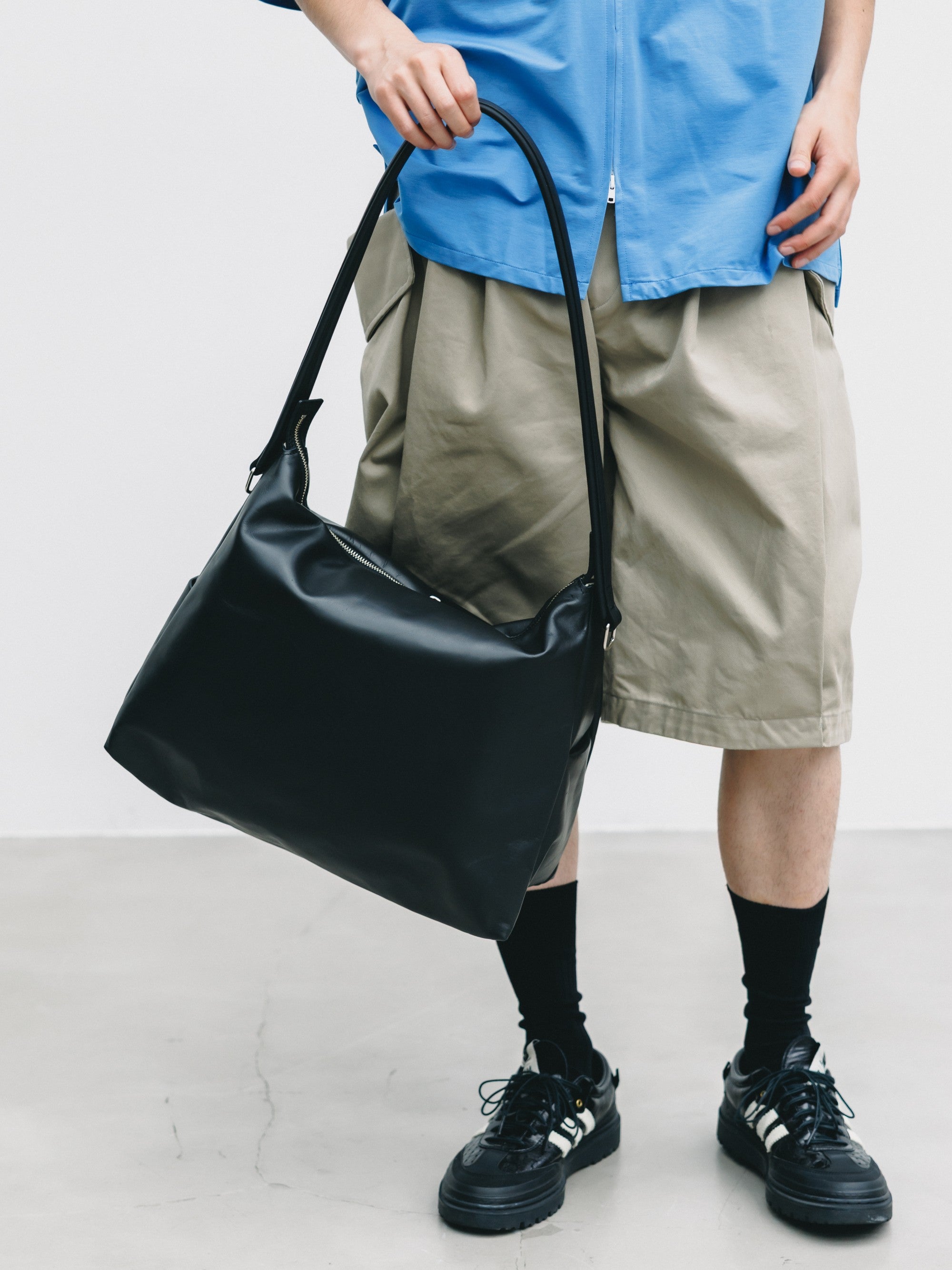 【7.4 SAT 20:00- IN STOCK】LEATHER NOMAD BAG