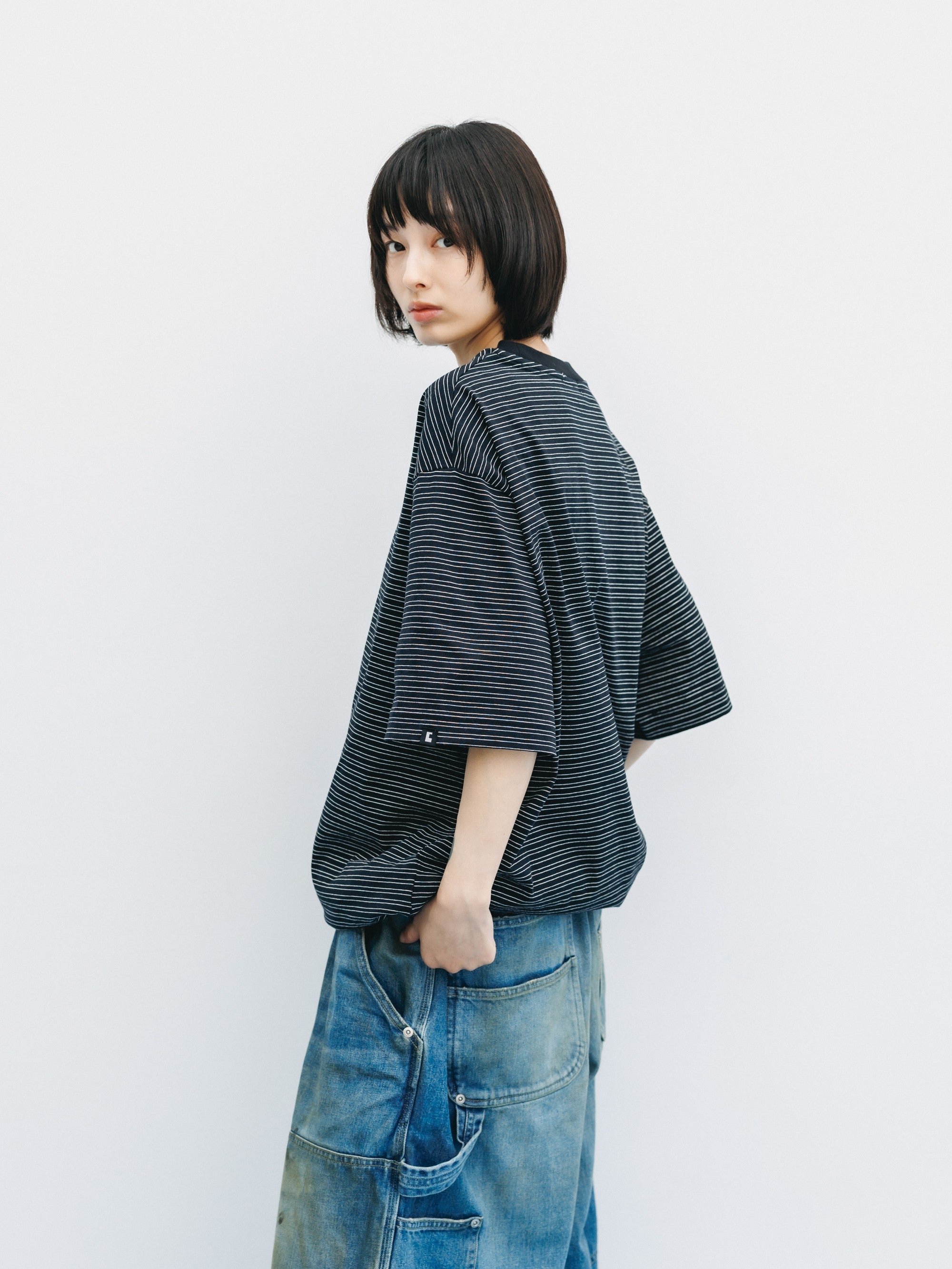 MICRO STRIPE S/S T-SHIRT WITH DRAWSTRINGS (BLACK)