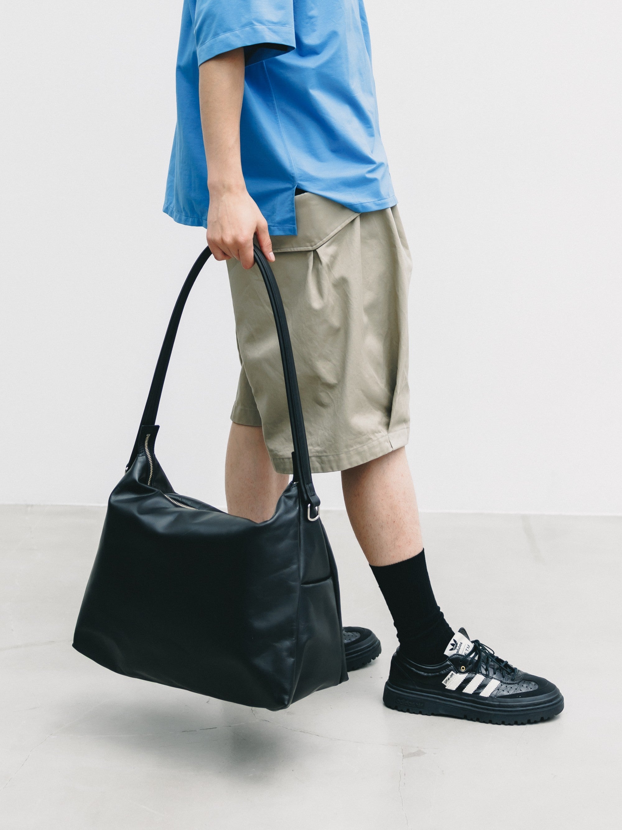 【7.4 SAT 20:00- IN STOCK】LEATHER NOMAD BAG