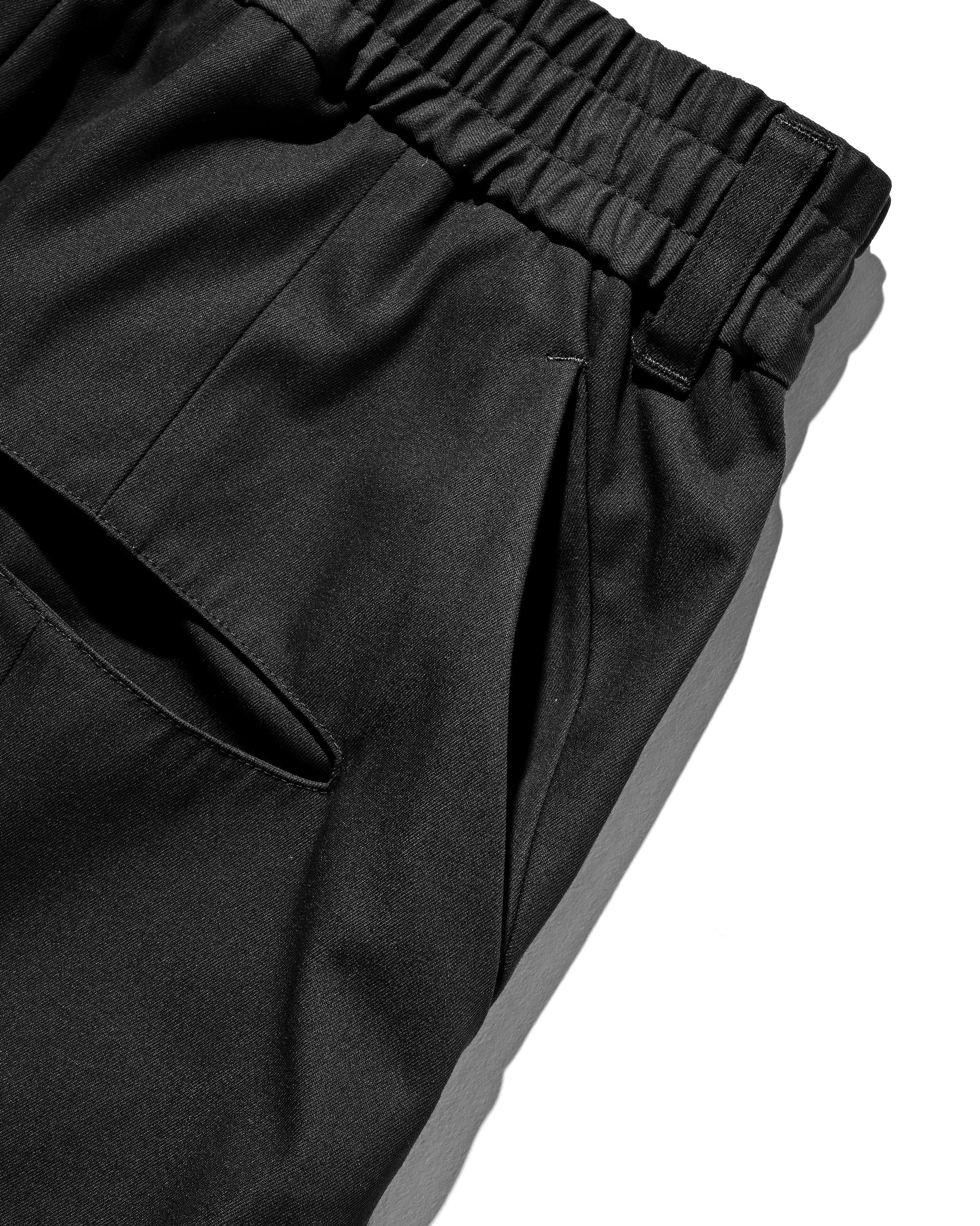 【8.23 SAT 20:00- IN STOCK】FUTURE MASSIVE TWISTED HALF PANTS (BLACK)