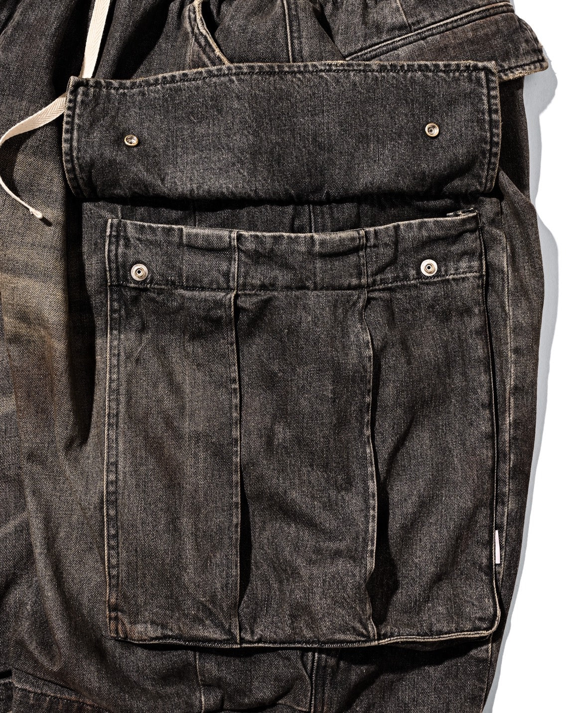 VINTAGE DYED SELVEDGE DENIM CITY MEGA POCKET BALLOON CARGO HALF PANTS