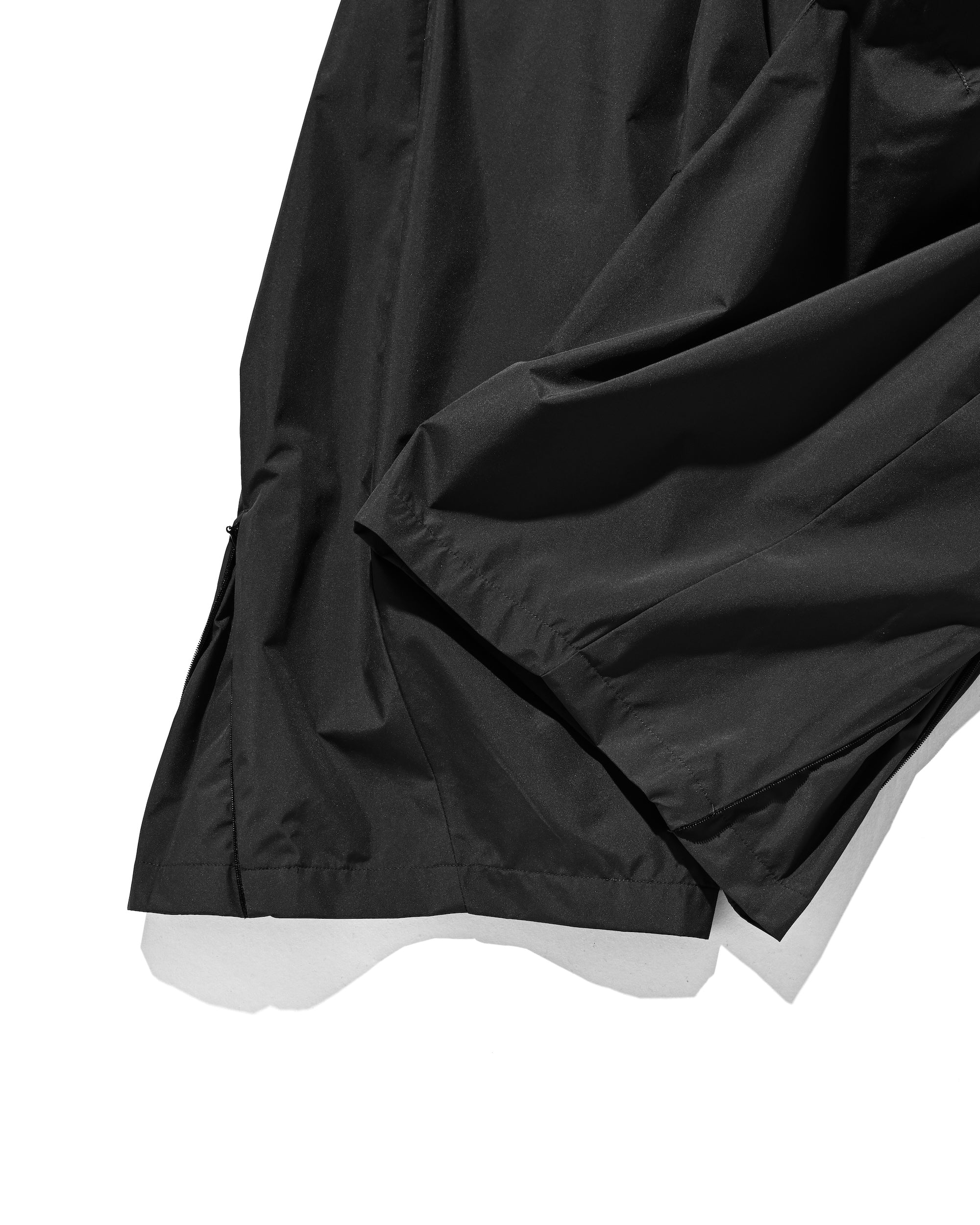 【10.29 WED 20:00- IN STOCK】+phenix WINDSTOPPER® by GORE-TEX LABS TWILL CITY BARREL LEG PANTS (BLACK)