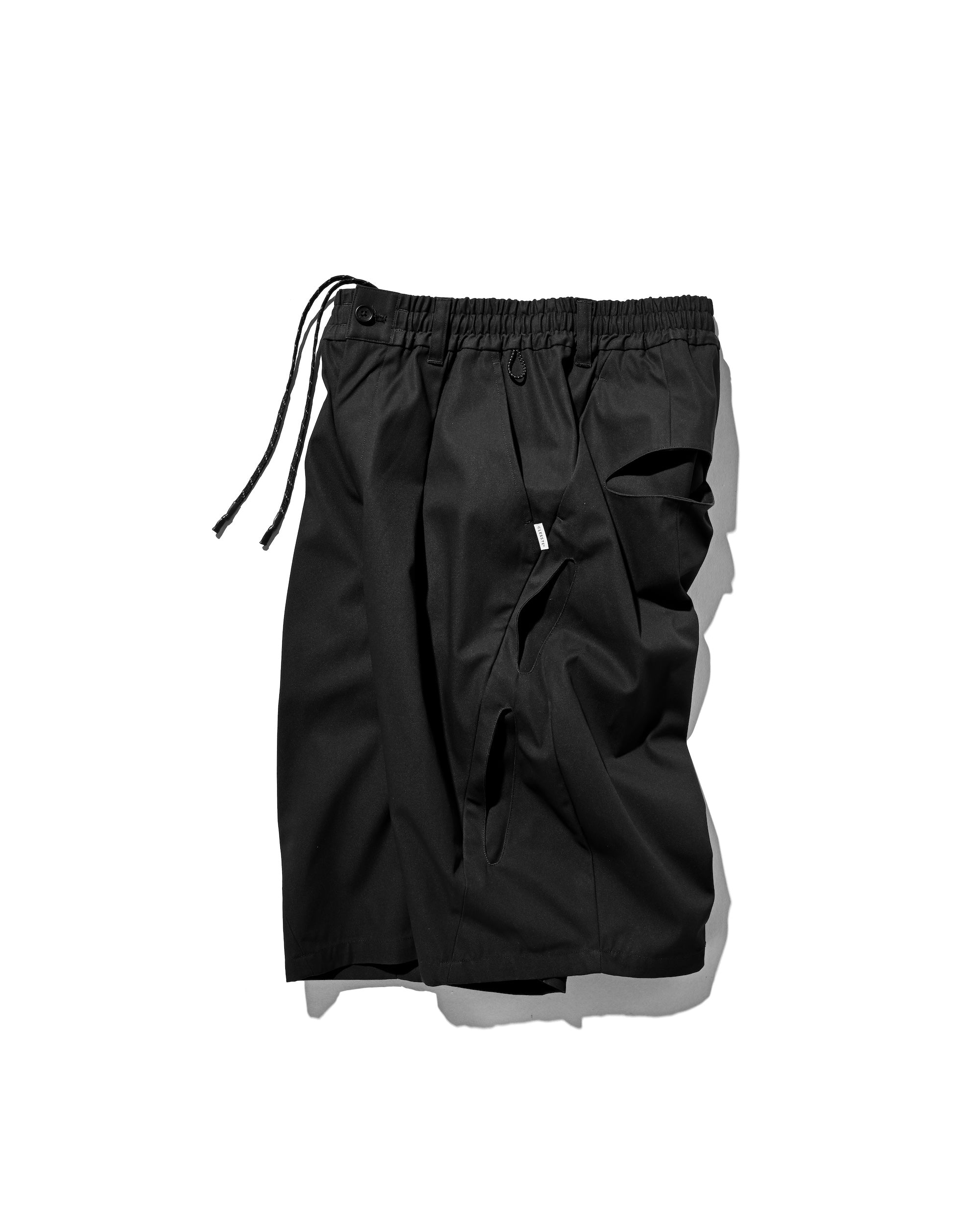 【8.23 SAT 20:00- IN STOCK】FUTURE MASSIVE TWISTED HALF PANTS (BLACK)