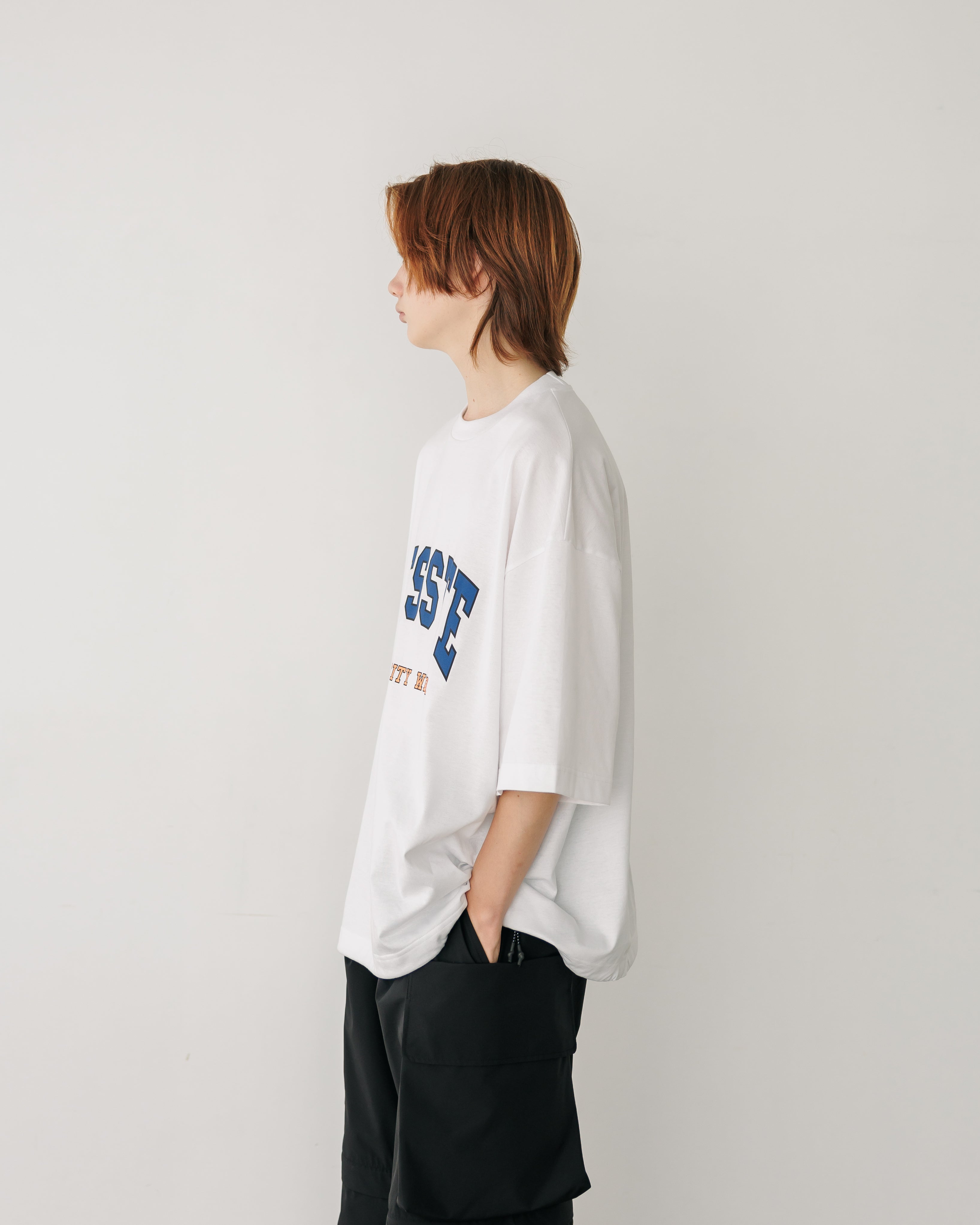 【7.17 WED 20:00- IN STOCK】“COLLEGE LOGO” MASSIVE T-SHIRT WITH DRAWSTRINGS.