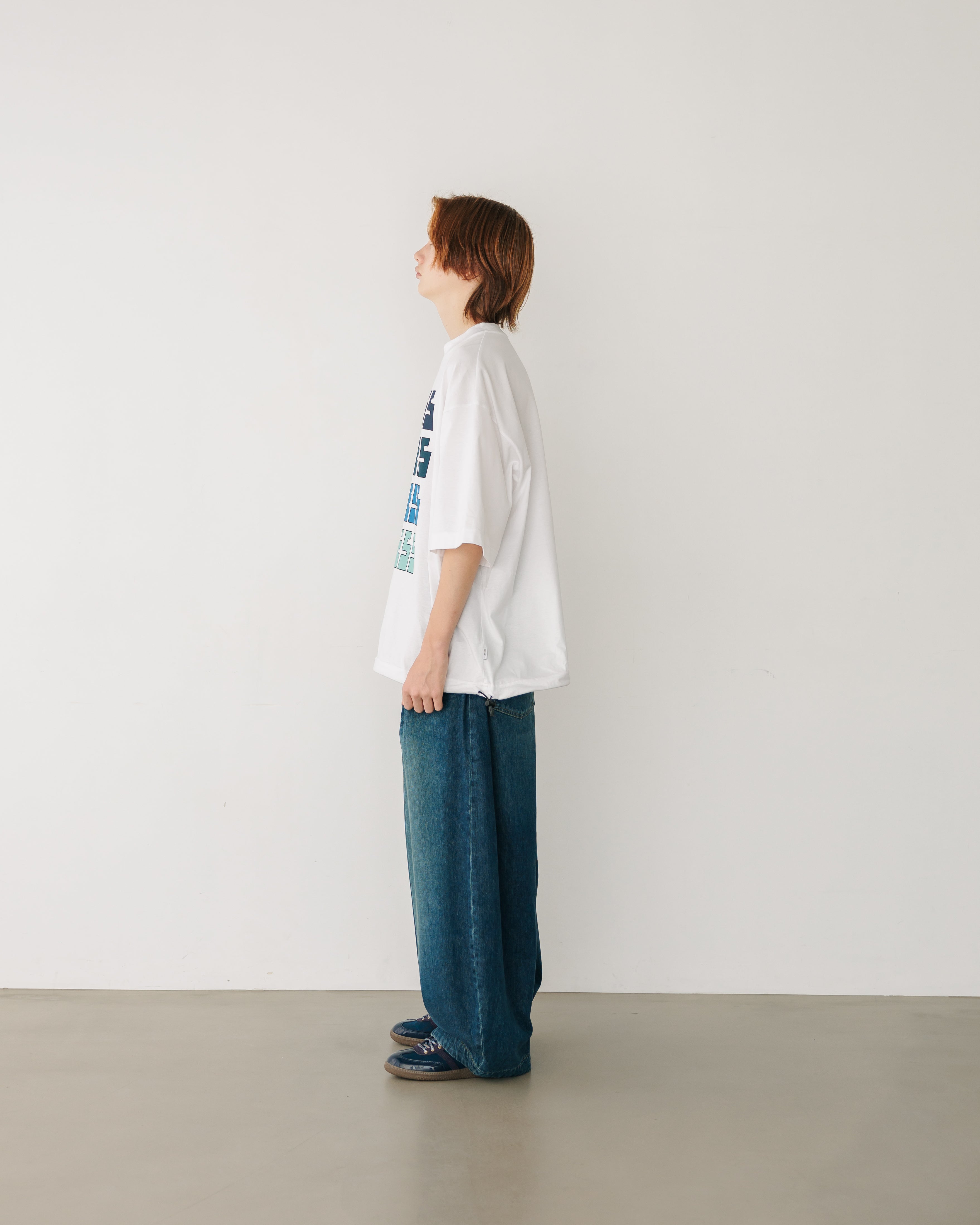 【7.17 WED 20:00- IN STOCK】“LESS” MASSIVE T-SHIRT WITH DRAWSTRINGS.