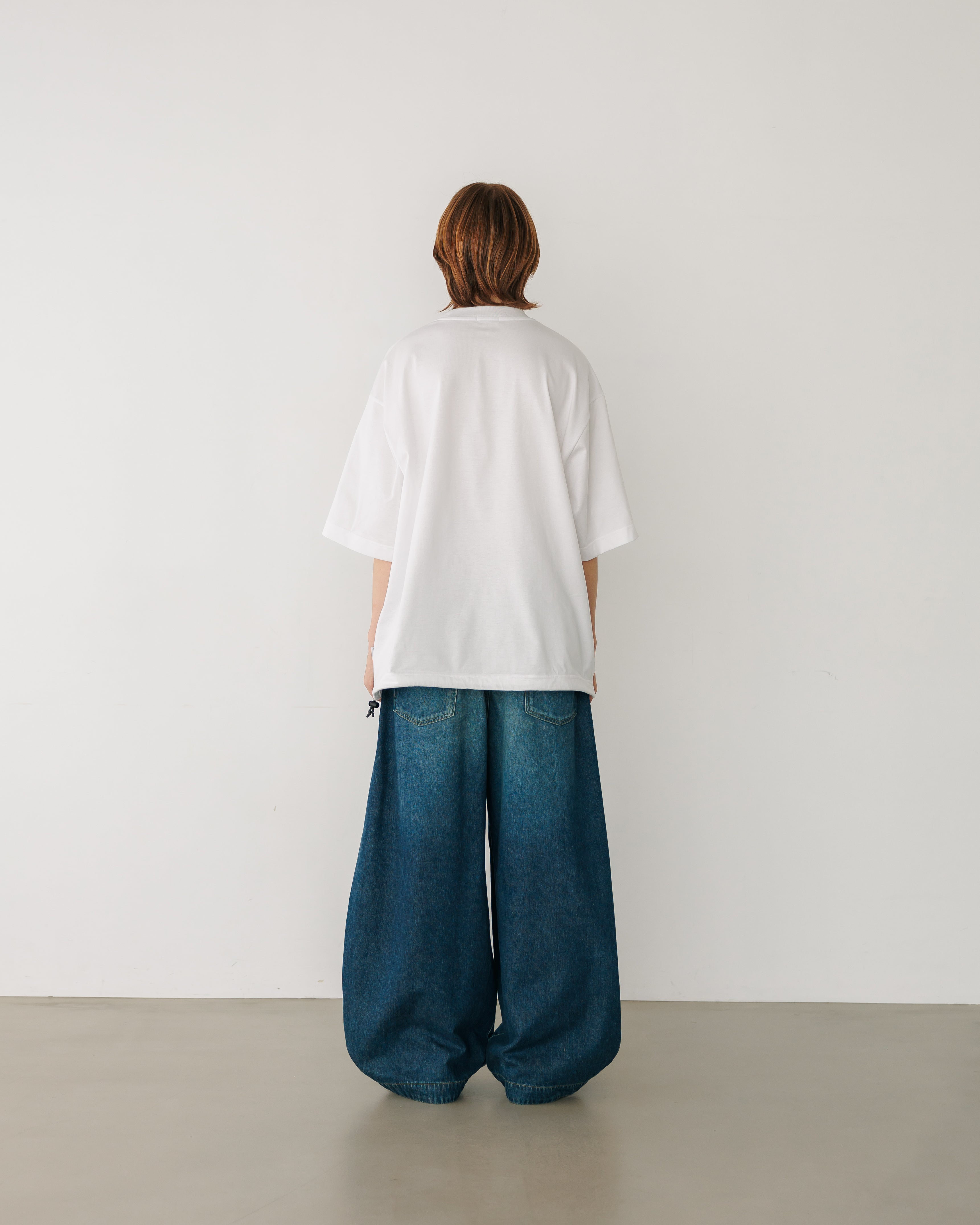 【7.17 WED 20:00- IN STOCK】“LESS” MASSIVE T-SHIRT WITH DRAWSTRINGS.