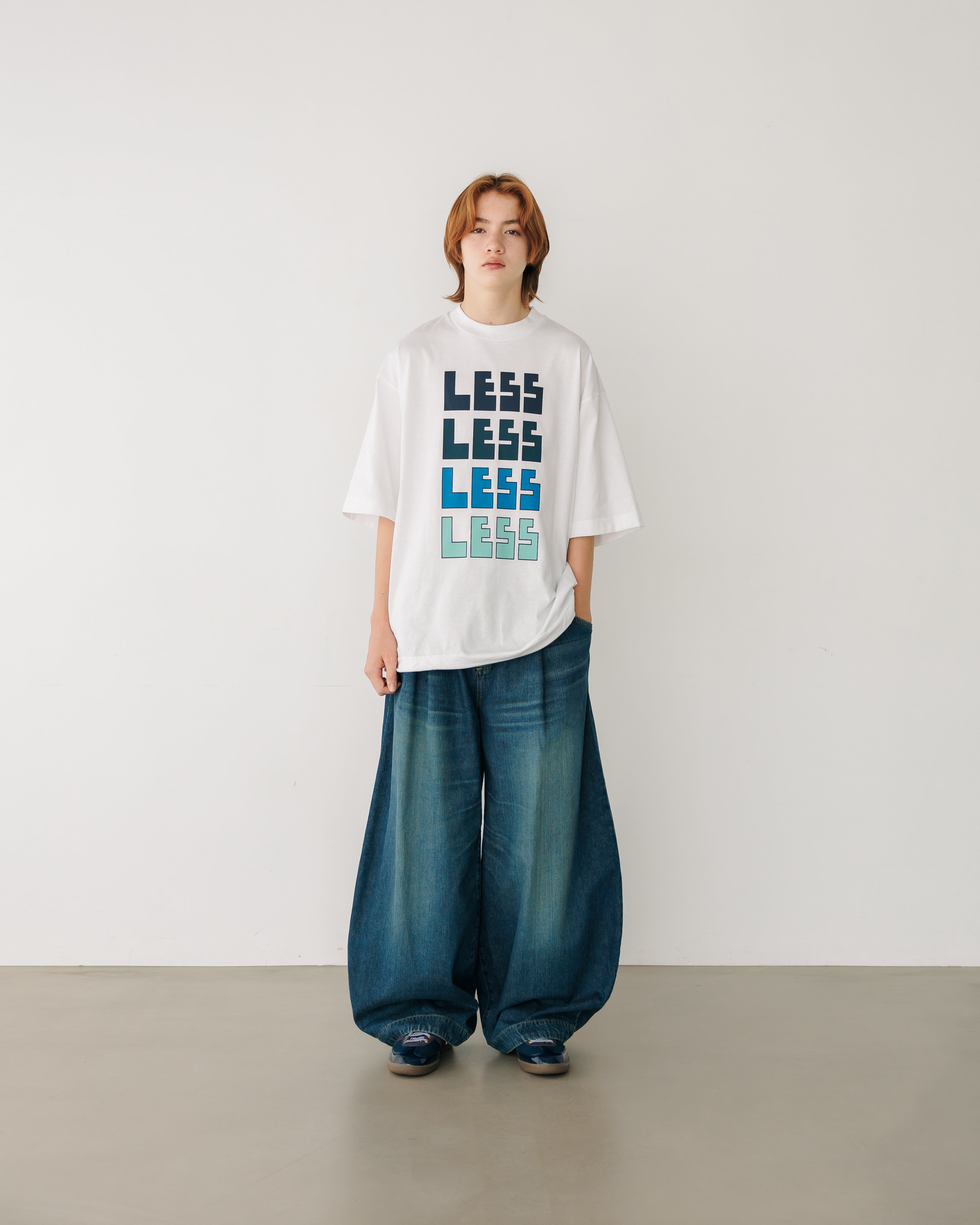 【7.17 WED 20:00- IN STOCK】“LESS” MASSIVE T-SHIRT WITH DRAWSTRINGS.