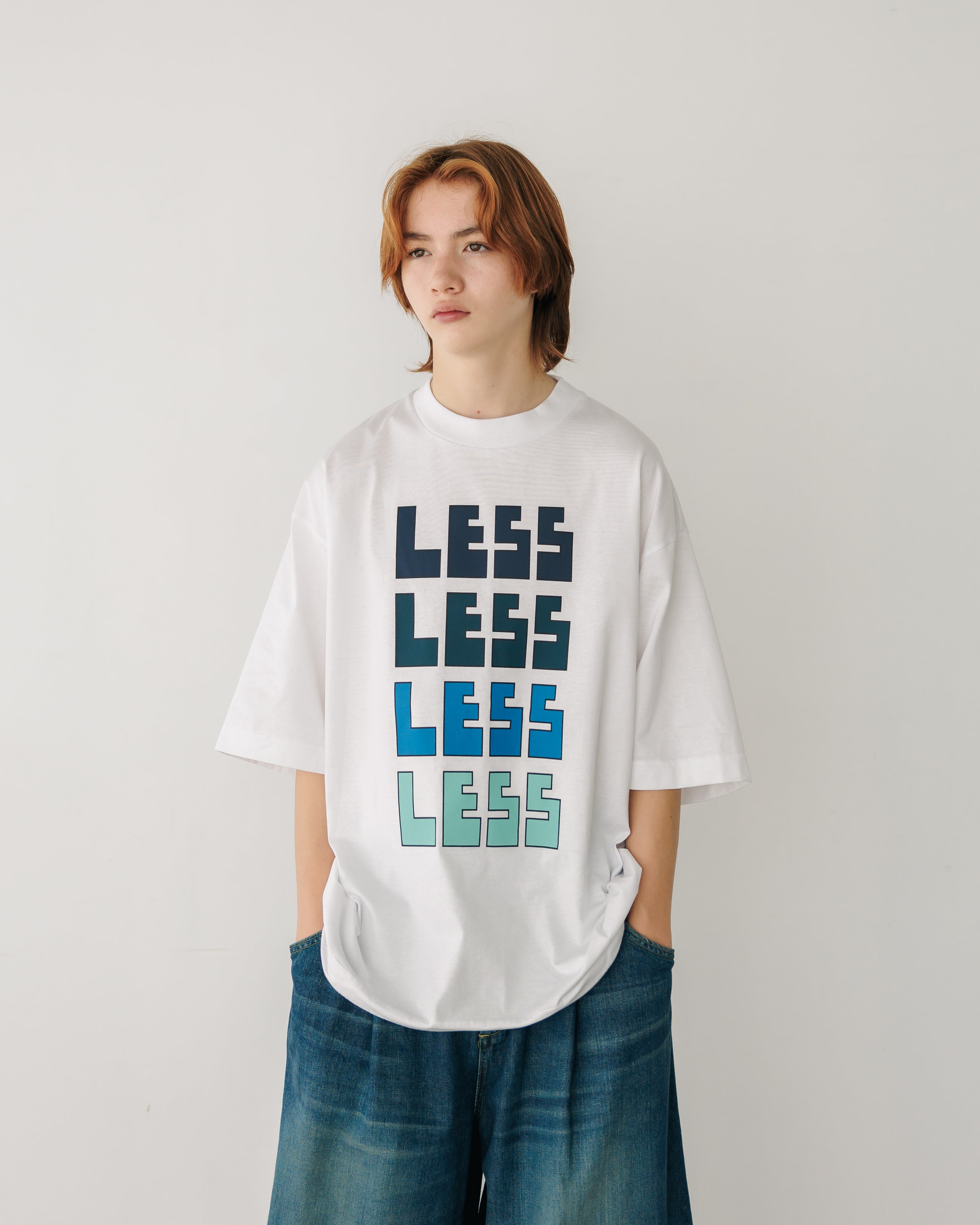 【7.17 WED 20:00- IN STOCK】“LESS” MASSIVE T-SHIRT WITH DRAWSTRINGS.