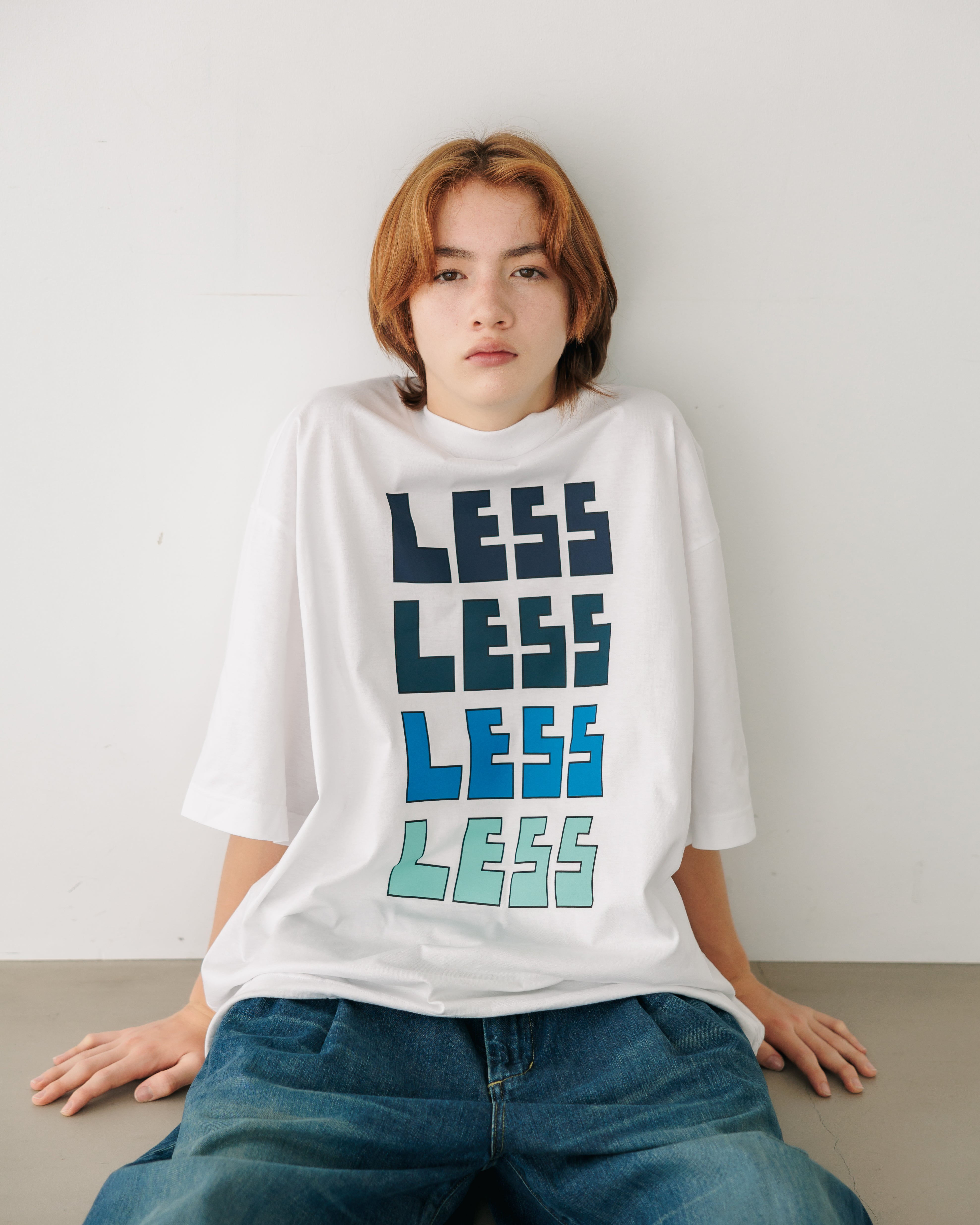 【7.17 WED 20:00- IN STOCK】“LESS” MASSIVE T-SHIRT WITH DRAWSTRINGS.