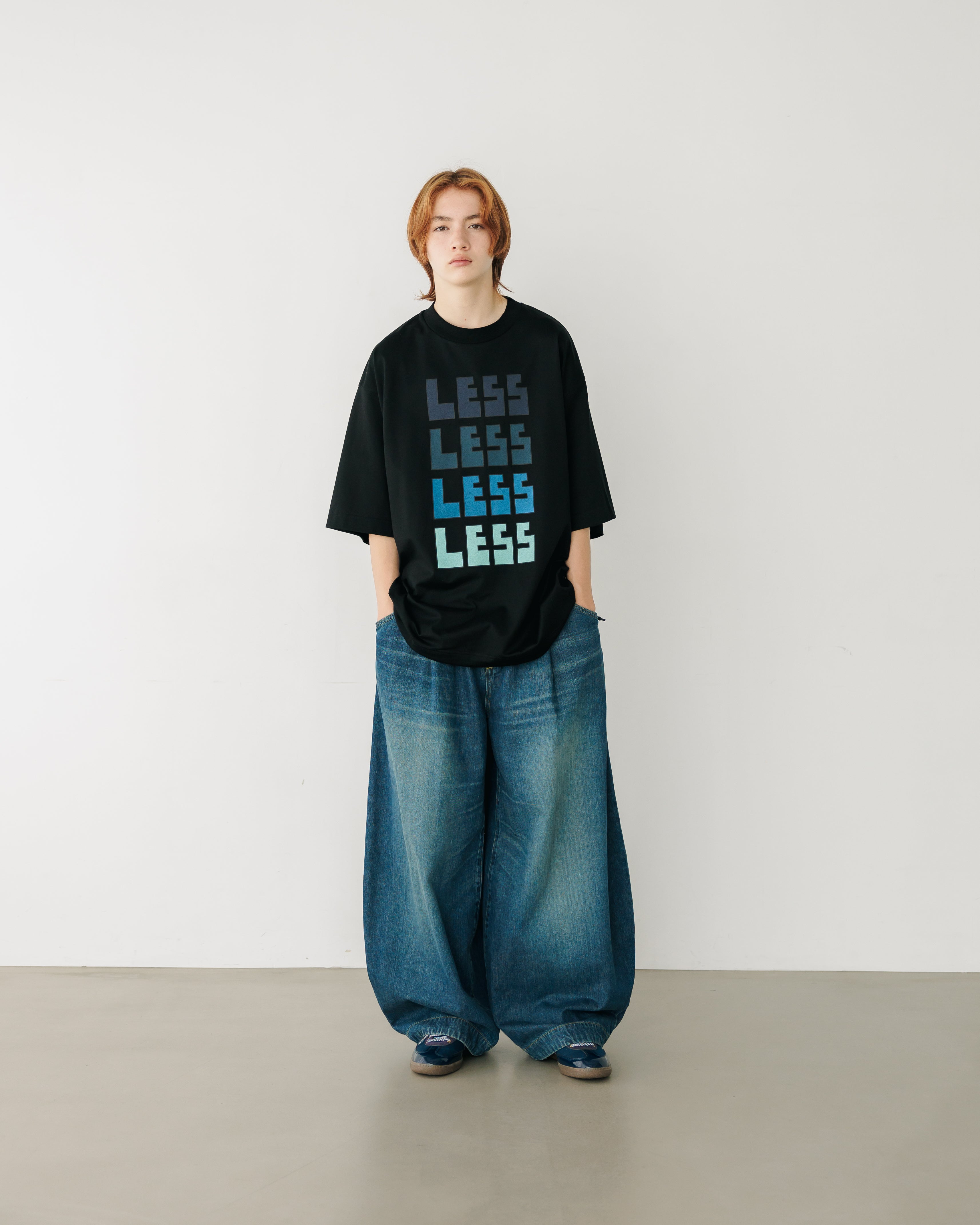 7.17 WED 20:00- IN STOCK】“LESS” MASSIVE T-SHIRT WITH DRAWSTRINGS.