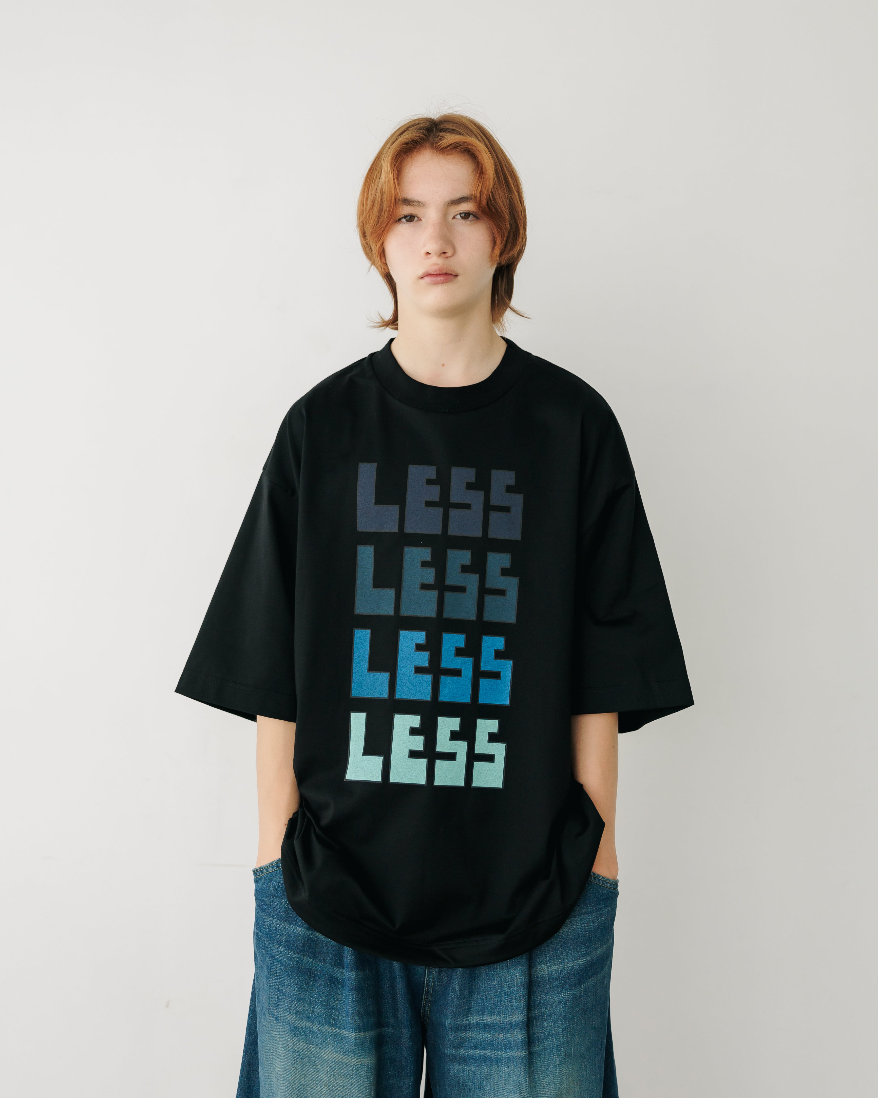 7.17 WED 20:00- IN STOCK】“LESS” MASSIVE T-SHIRT WITH DRAWSTRINGS.