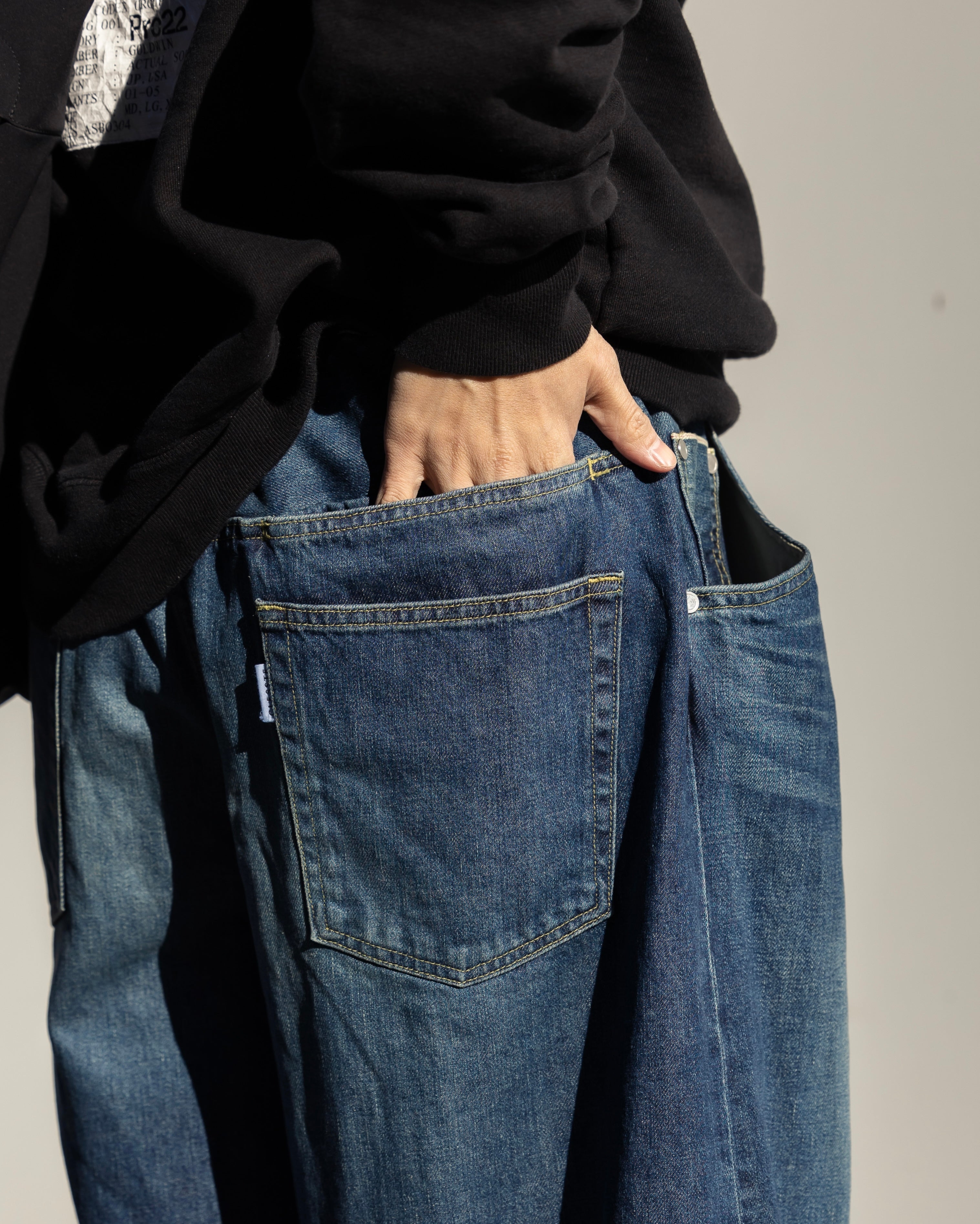 VINTAGE WASH SELVEDGE DENIM MASSIVE PANTS.