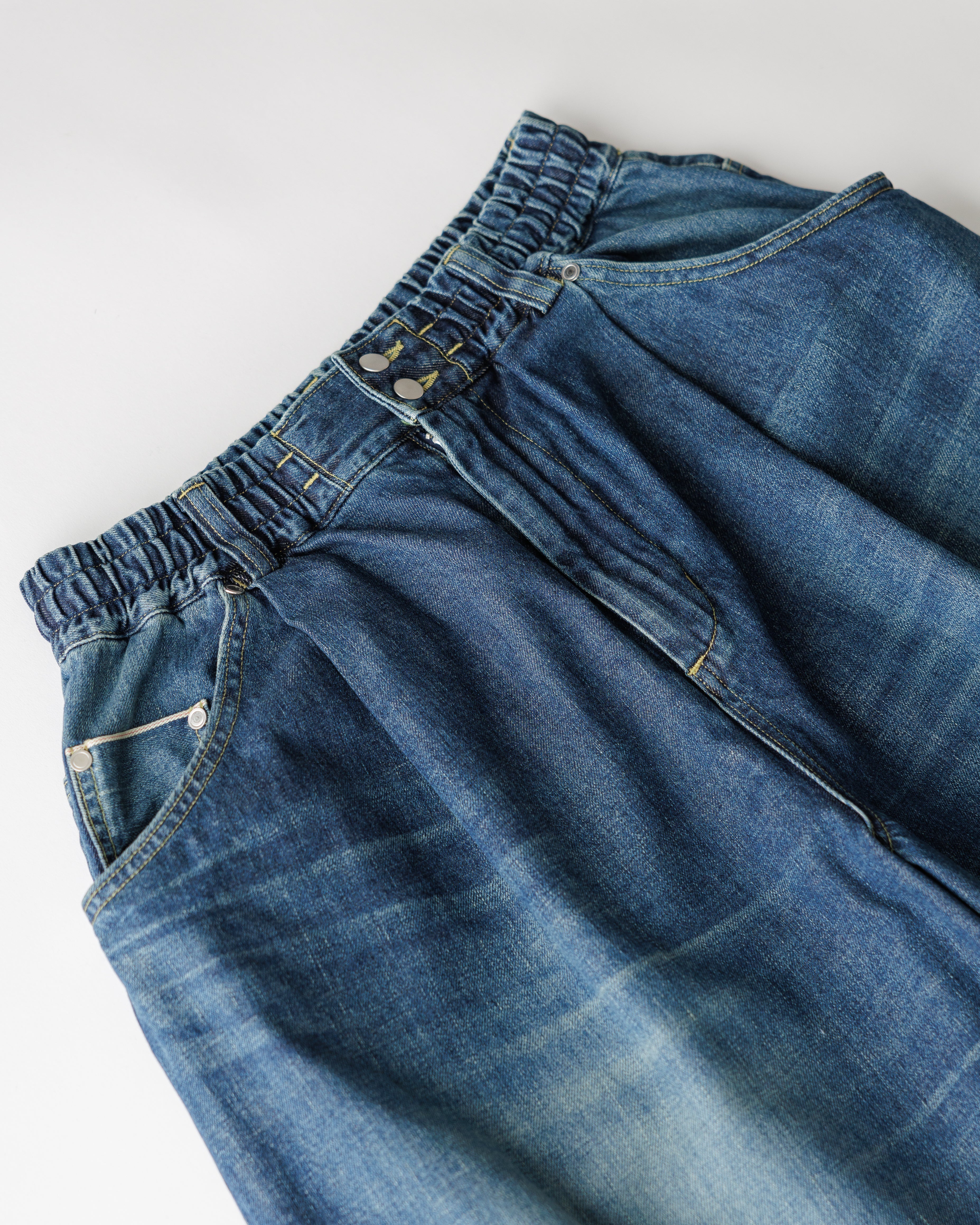 VINTAGE WASH SELVEDGE DENIM MASSIVE PANTS.