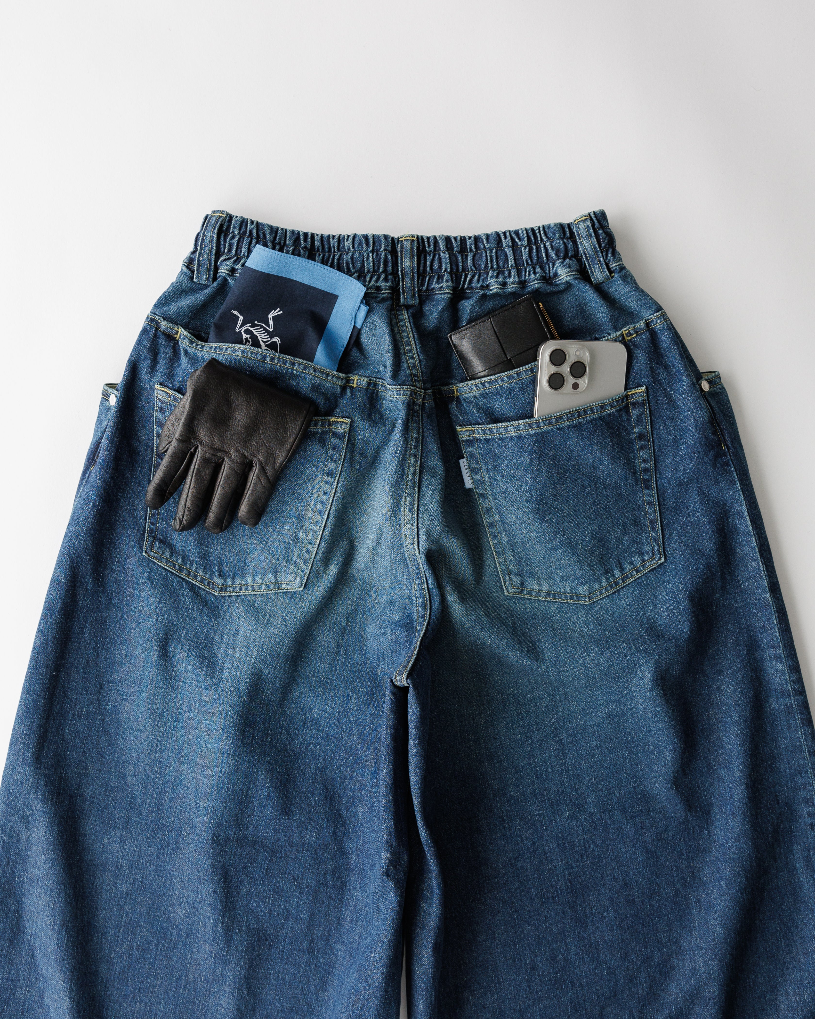 VINTAGE WASH SELVEDGE DENIM MASSIVE PANTS.