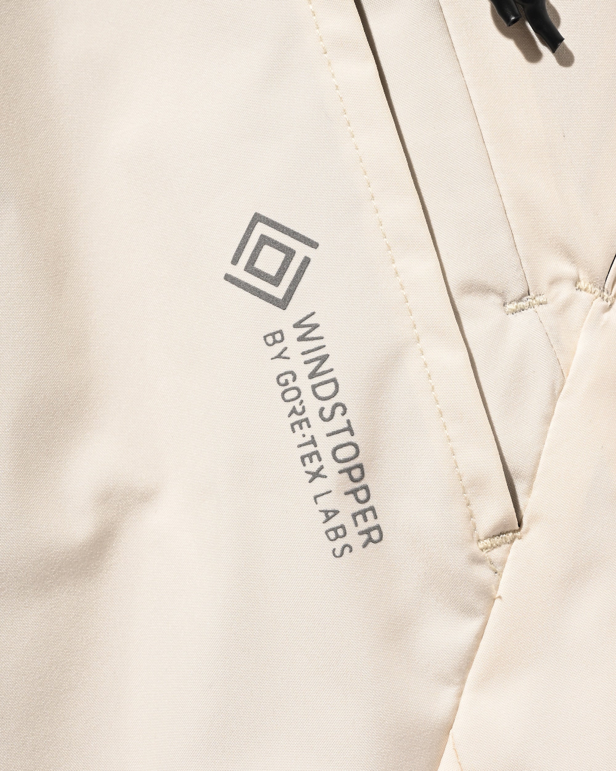 +phenix WINDSTOPPER® by GORE-TEX LABS TECH MASSIVE TWISTED HALF PANTS (PURE IVORY)