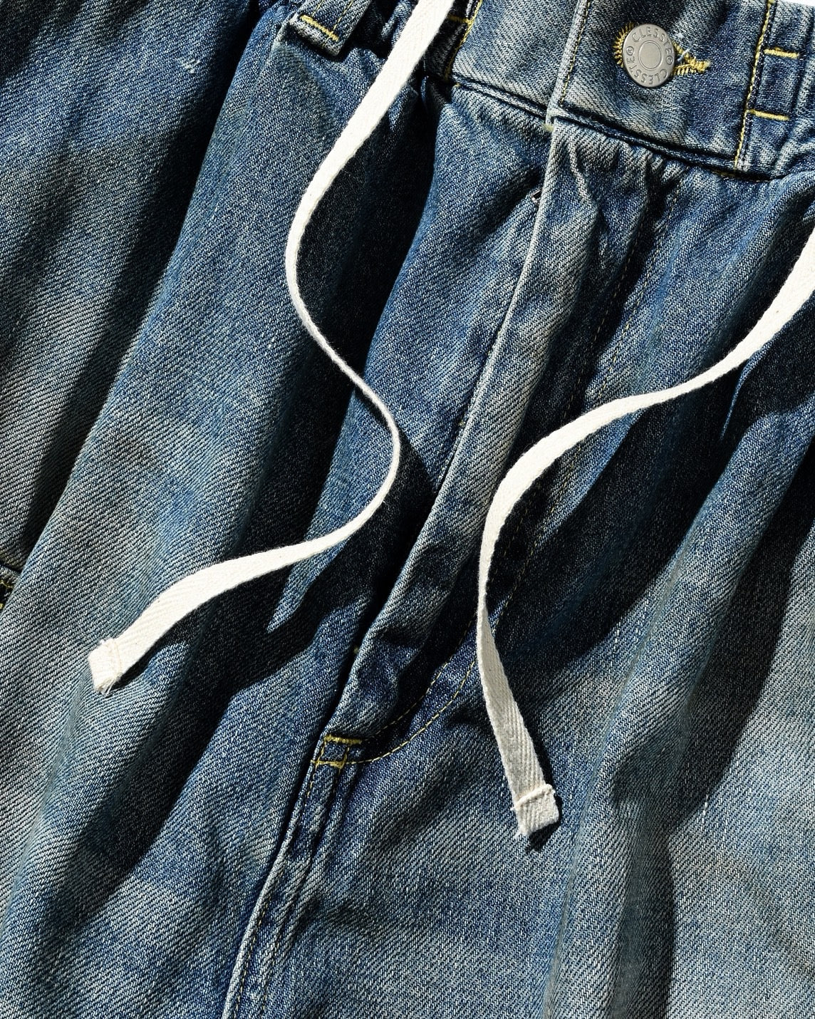 VINTAGE DYED SELVEDGE DENIM CITY MEGA POCKET BALLOON CARGO HALF PANTS (VINTAGE LIGHT INDIGO)