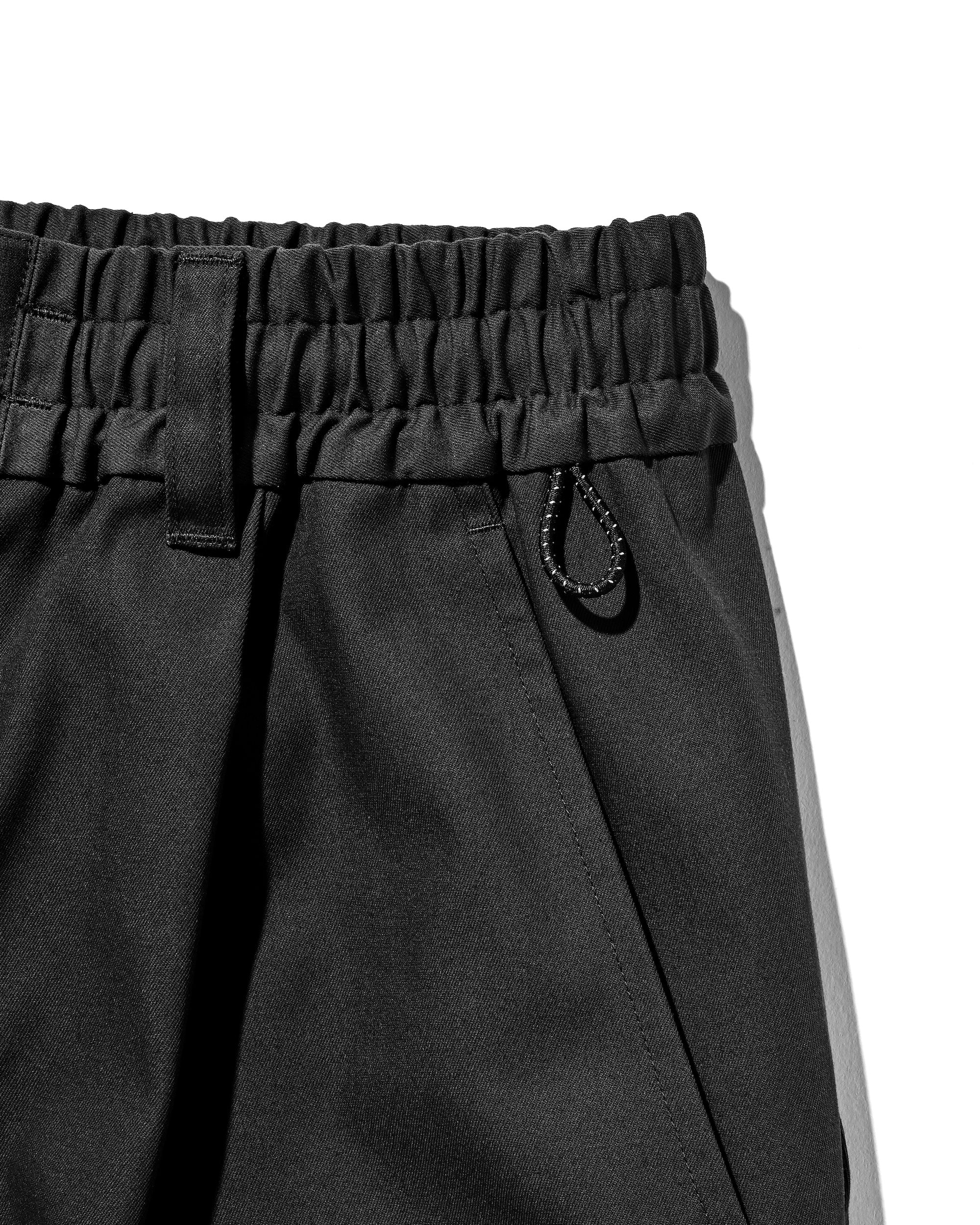 【8.23 SAT 20:00- IN STOCK】FUTURE MASSIVE TWISTED HALF PANTS (BLACK)
