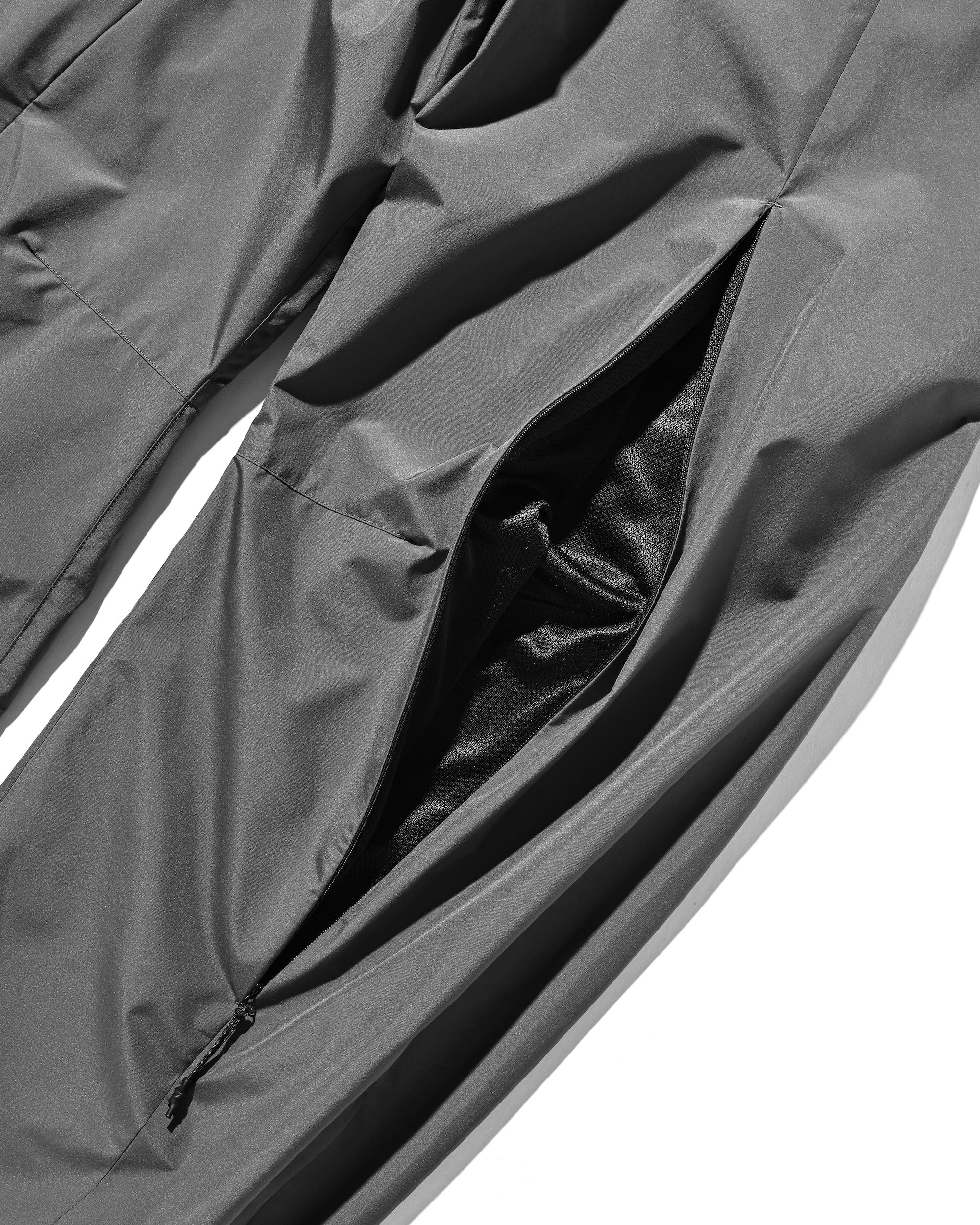 【9.10 WED 20:00- IN STOCK】+phenix WINDSTOPPER® by GORE-TEX LABS CITY BARREL LEG PANTS (GRAPHAITE GRAY)