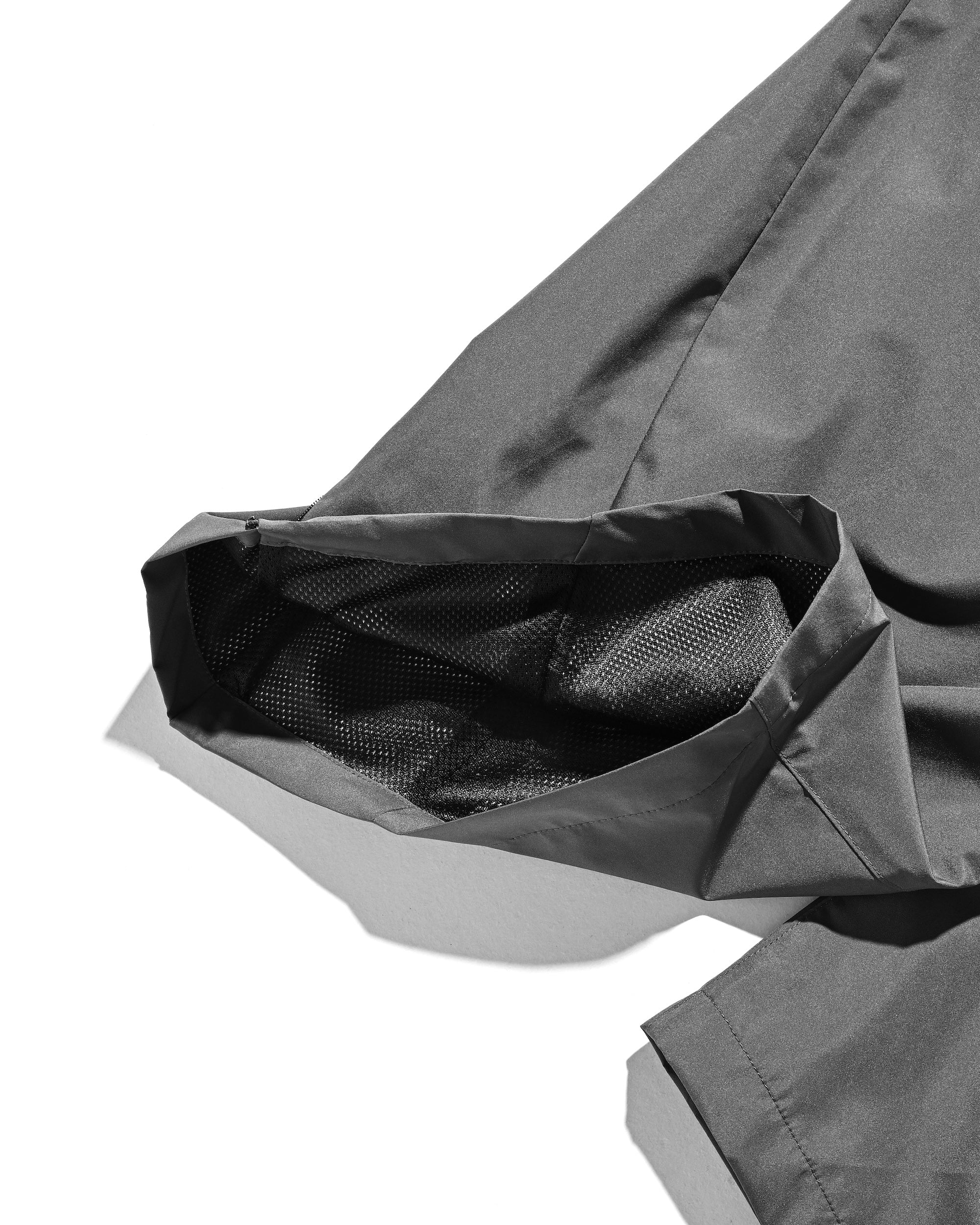 【9.10 WED 20:00- IN STOCK】+phenix WINDSTOPPER® by GORE-TEX LABS CITY BARREL LEG PANTS (GRAPHAITE GRAY)