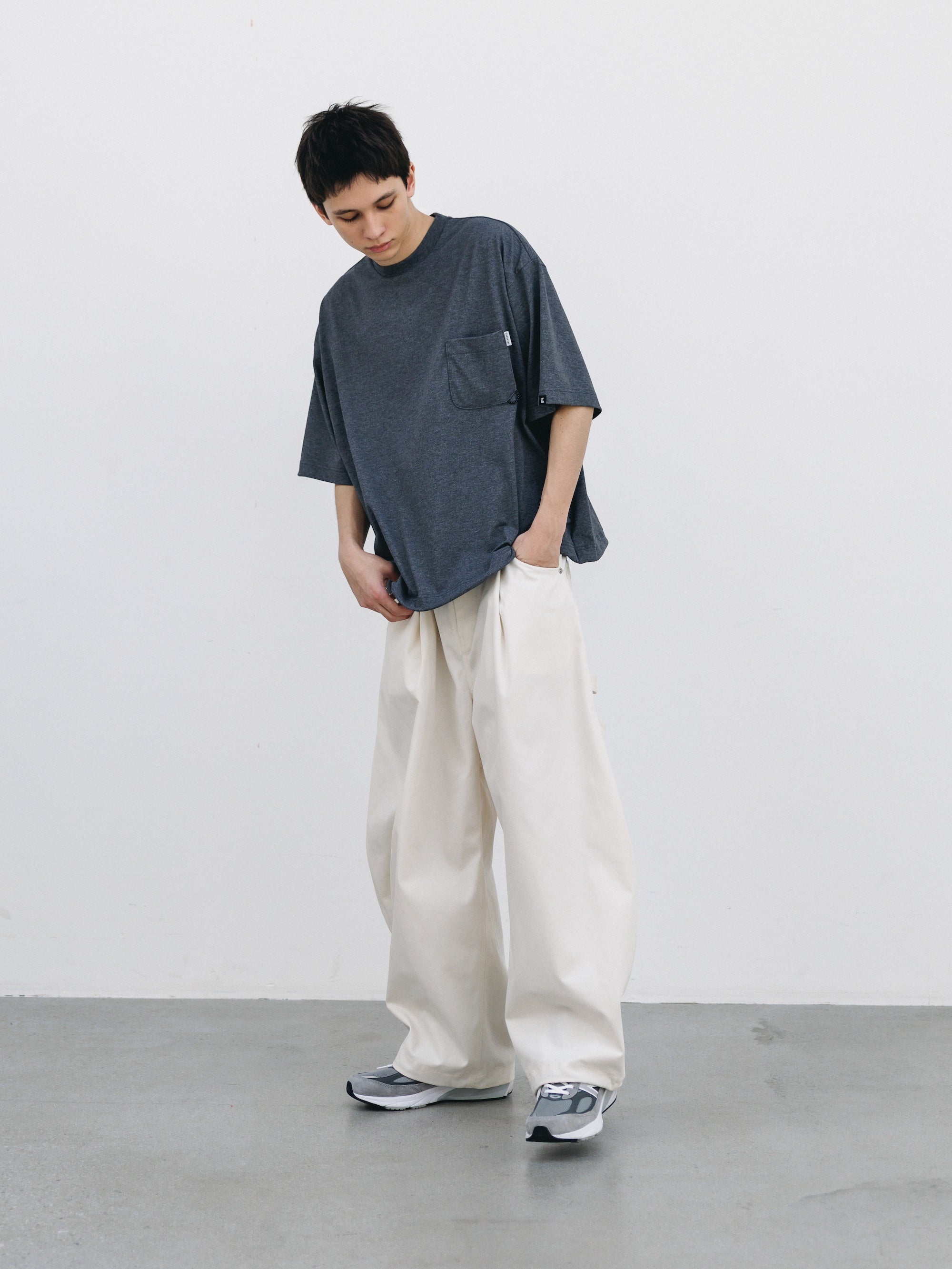 TECH POCKET S/S T-SHIRT (CHARCOAL)