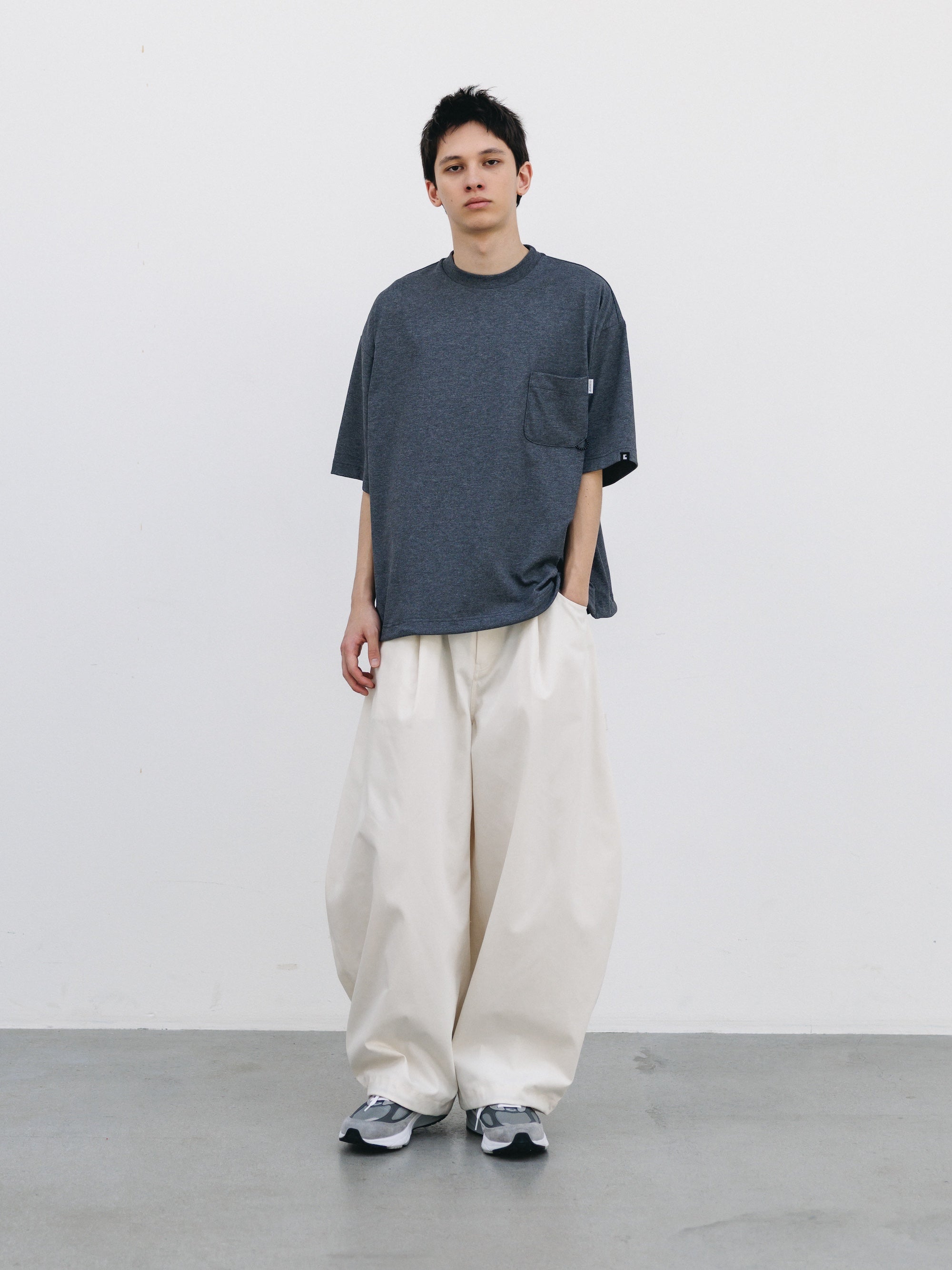 TECH POCKET S/S T-SHIRT (CHARCOAL)