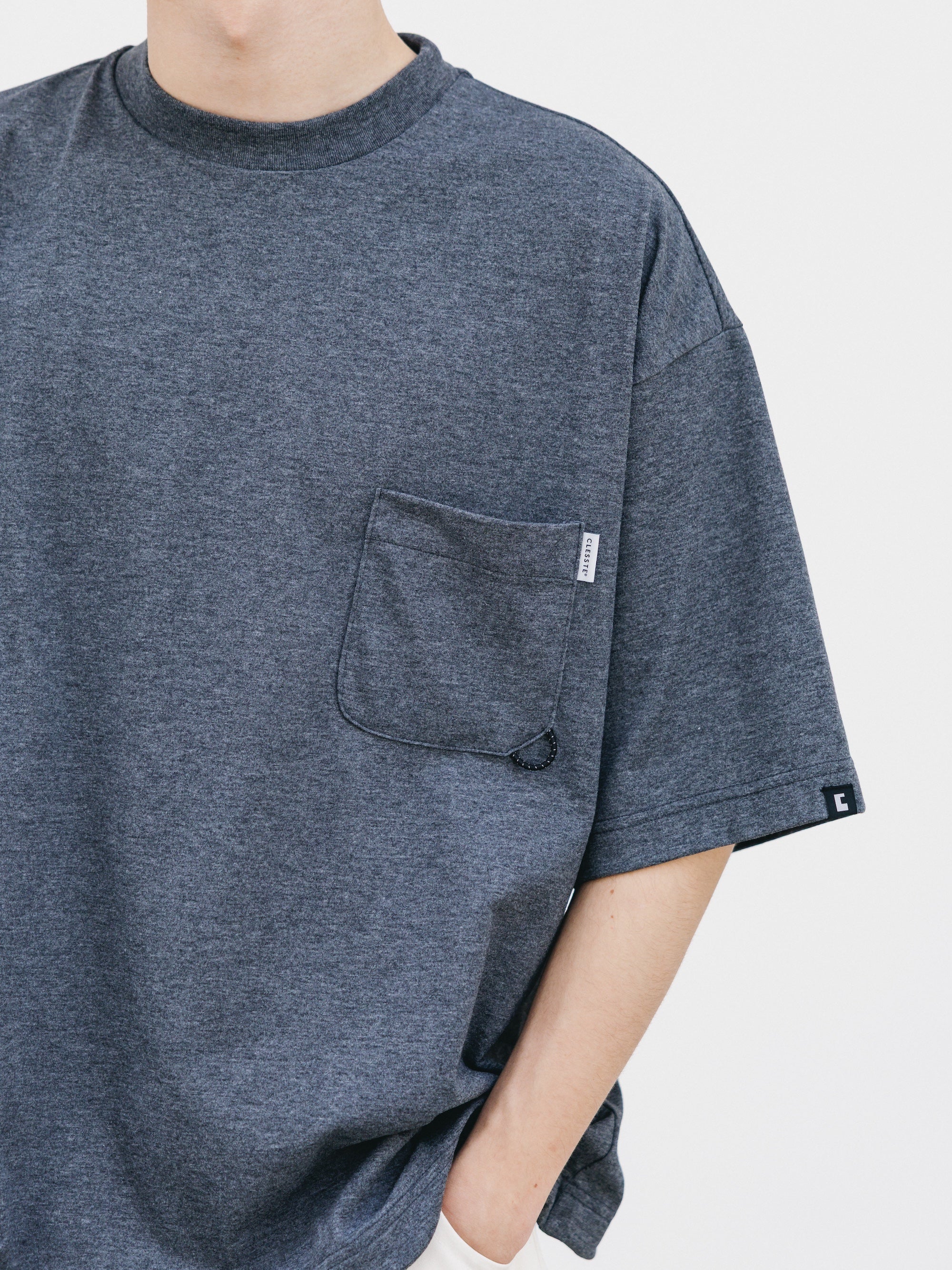 TECH POCKET S/S T-SHIRT (CHARCOAL)