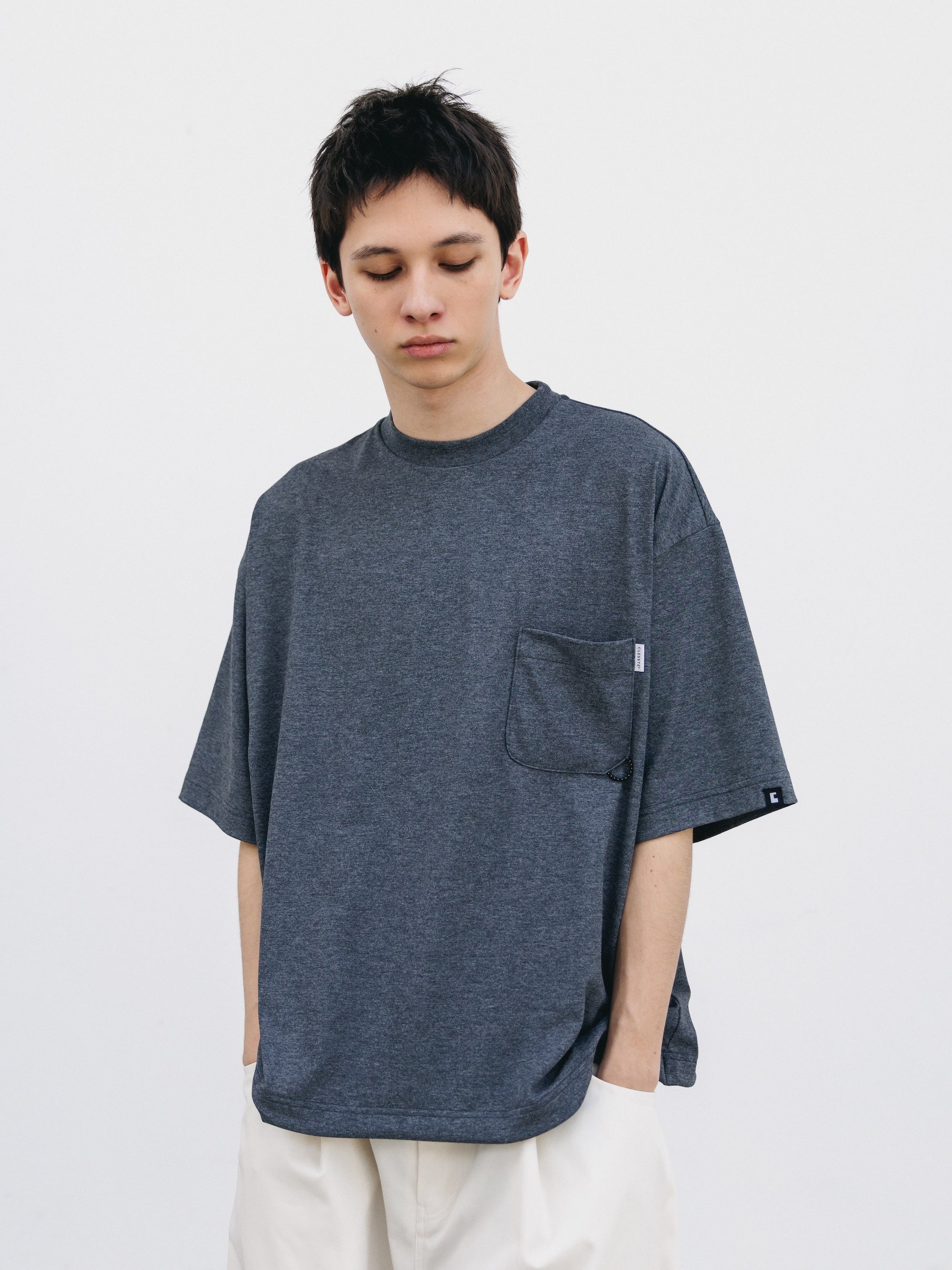TECH POCKET S/S T-SHIRT (CHARCOAL)