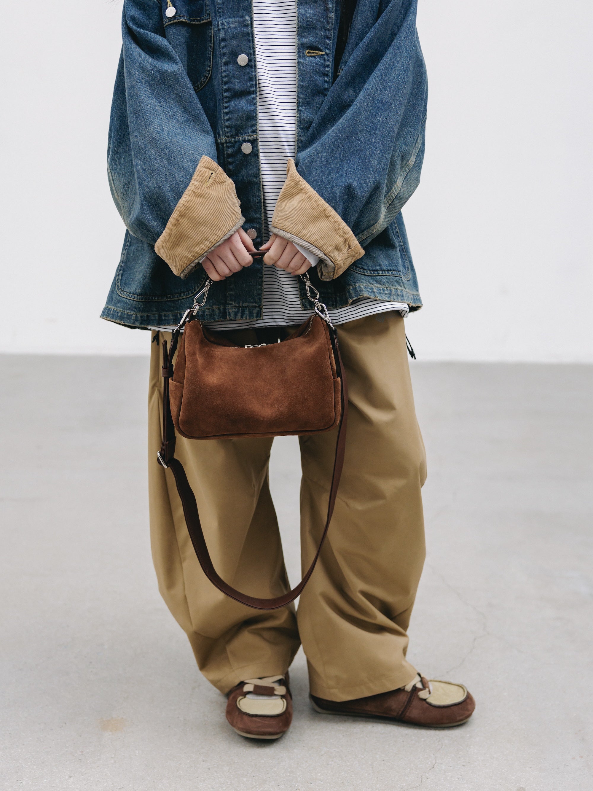 SUEDE DAYOFF BAG MINI (BROWN)