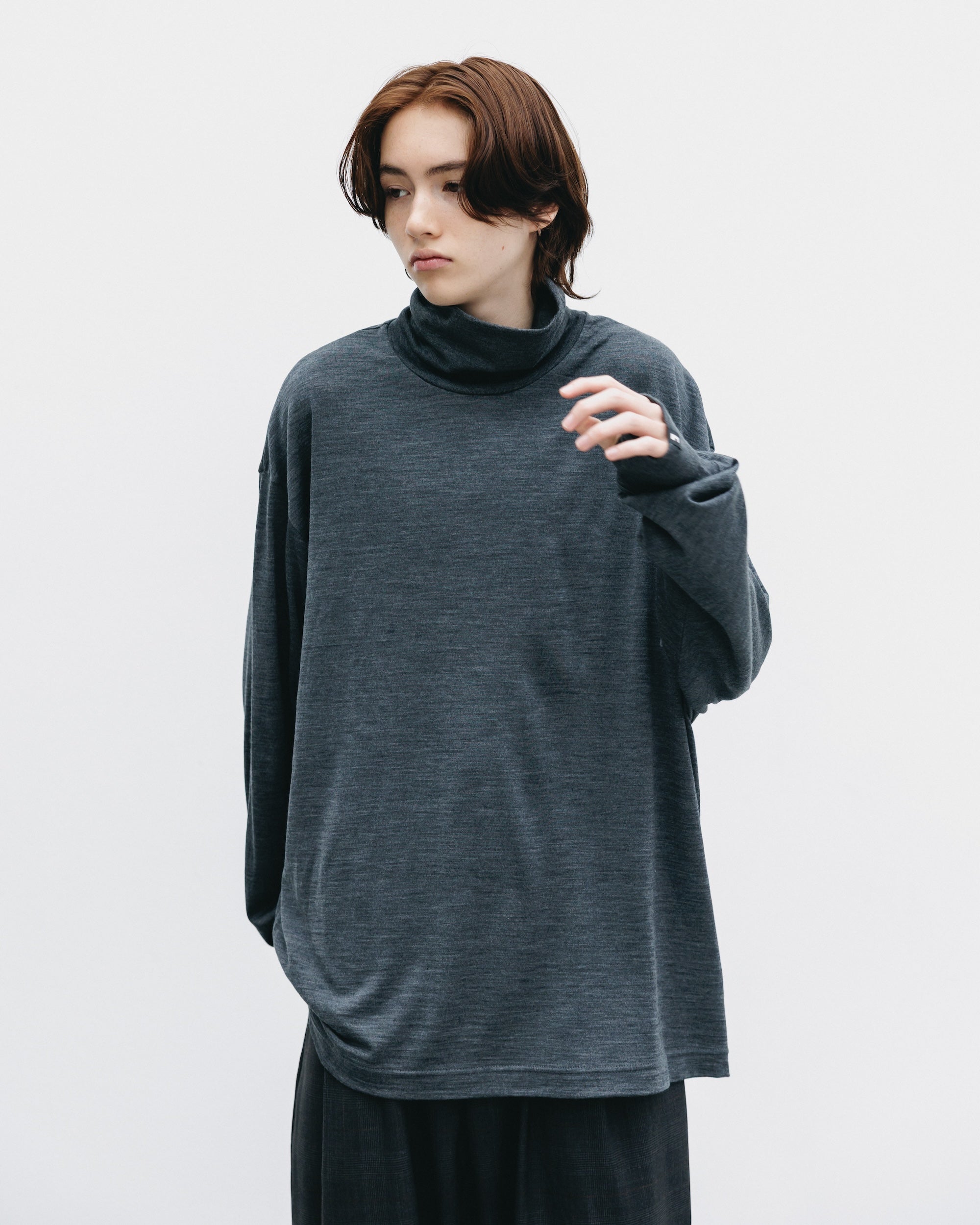 【11.12 WED 20:00- IN STOCK】WOOL L/S TURTLE NECK T-SHIRT (CHARCOAL)