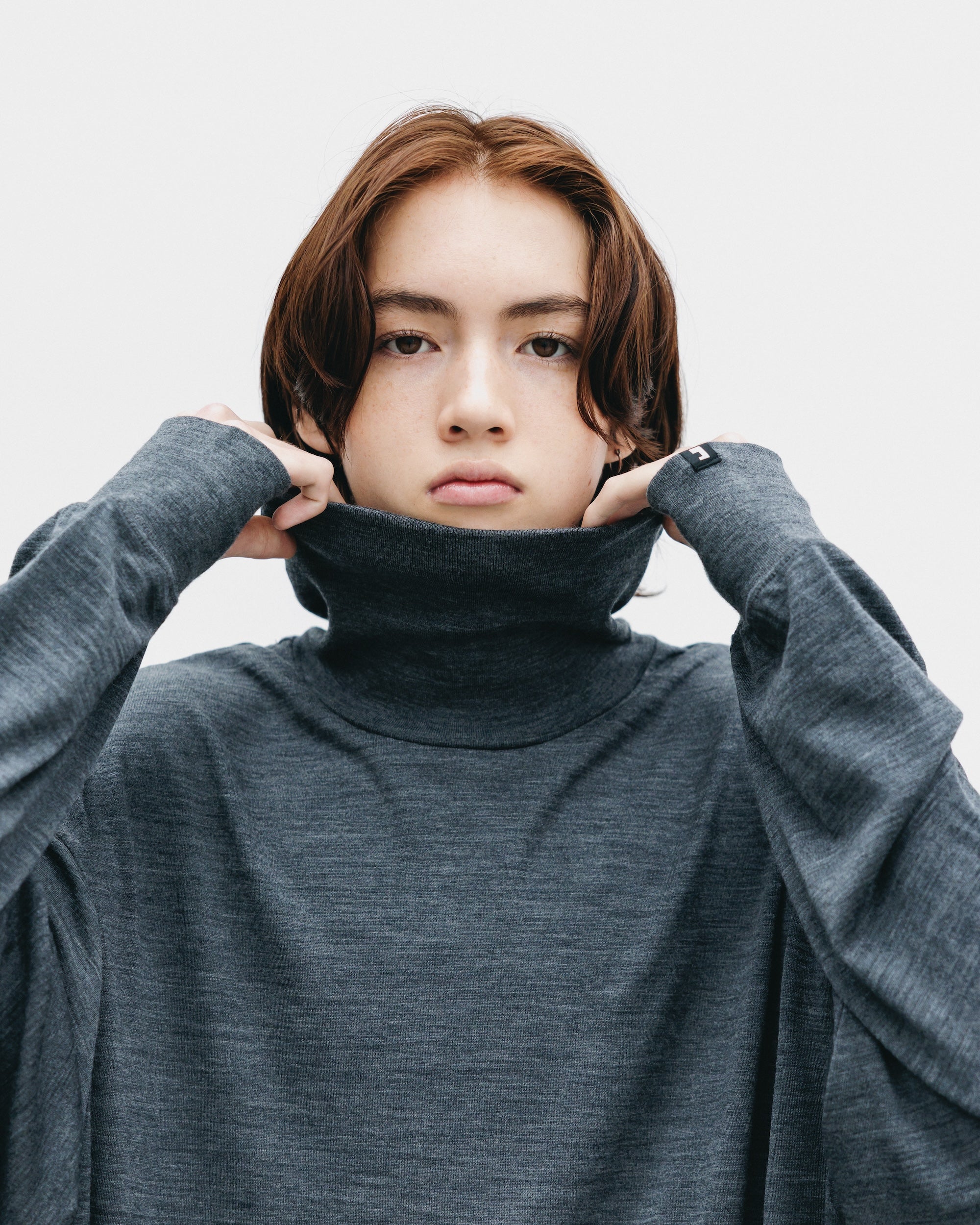 【11.12 WED 20:00- IN STOCK】WOOL L/S TURTLE NECK T-SHIRT (CHARCOAL)