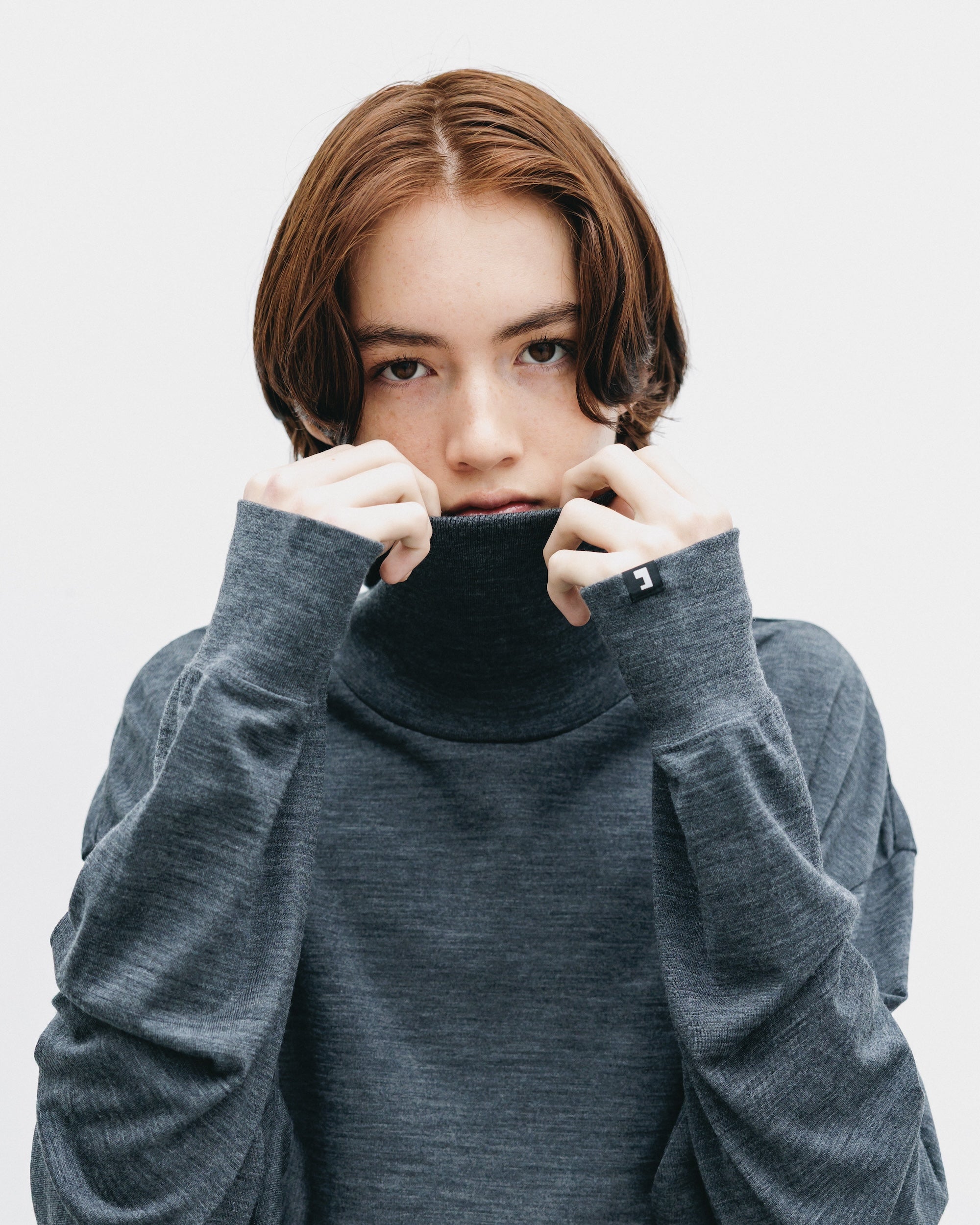 【11.12 WED 20:00- IN STOCK】WOOL L/S TURTLE NECK T-SHIRT (CHARCOAL)