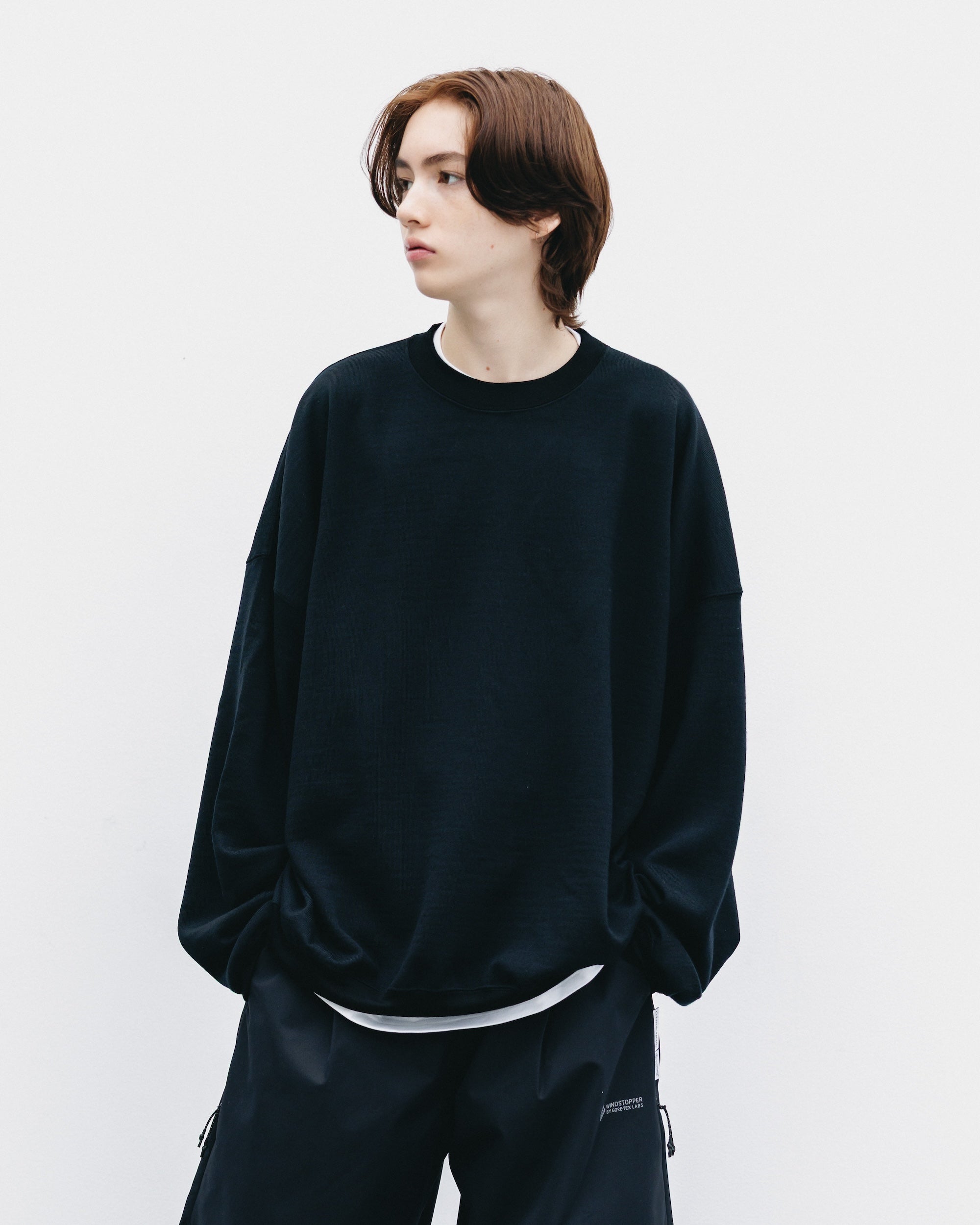 BLACK SCORE    スウェット BLACK SCORE】POOCCIクロップド丈スウェット | AND ON JIONE STORE