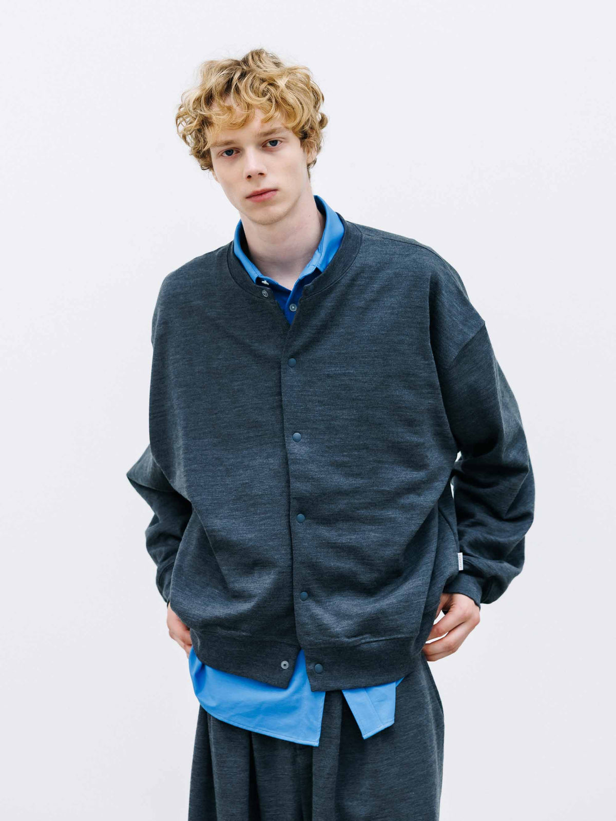 【10.14 WED 20:00- IN STOCK】 WOOL SWEAT CREW NECK CARDIGAN (GRAY)