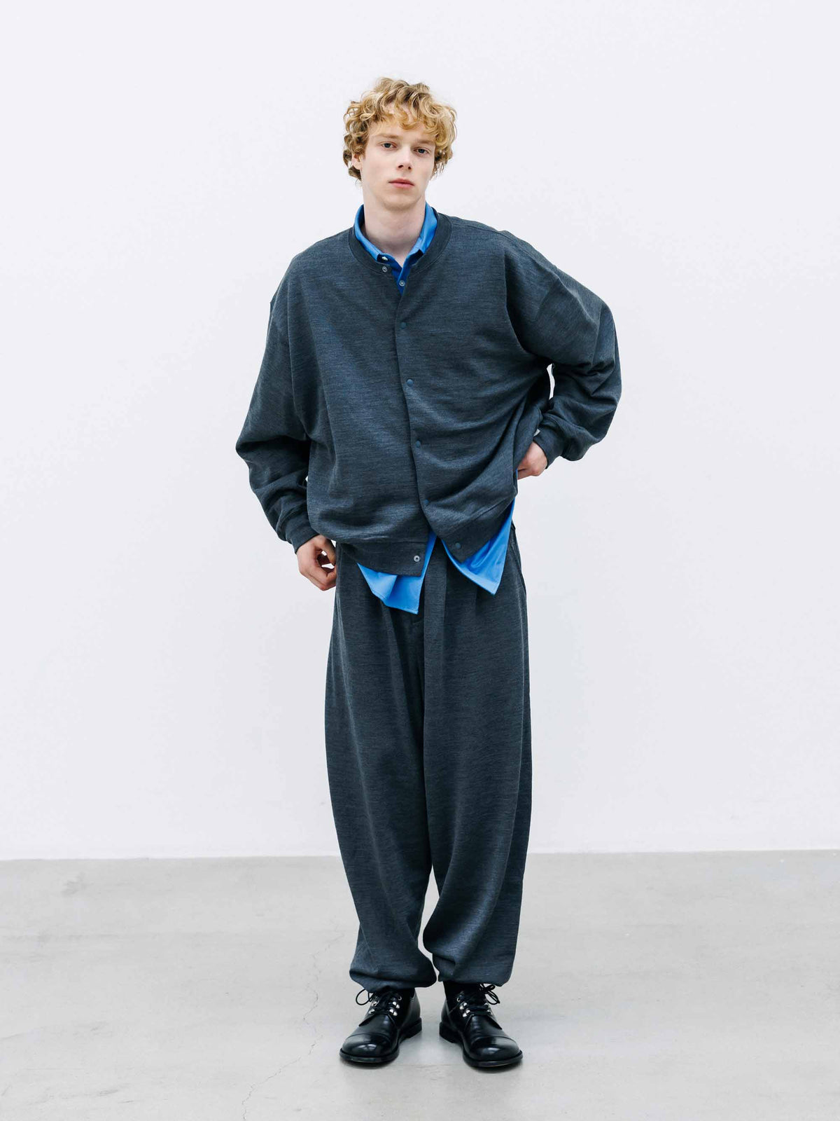 【10.14 WED 20:00- IN STOCK】 WOOL SWEAT CREW NECK CARDIGAN (GRAY)