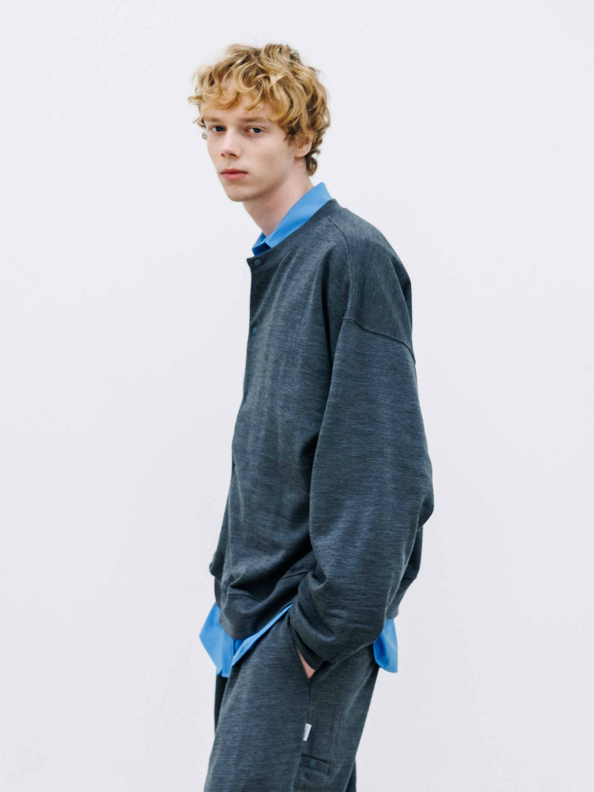 【10.14 WED 20:00- IN STOCK】 WOOL SWEAT CREW NECK CARDIGAN (GRAY)